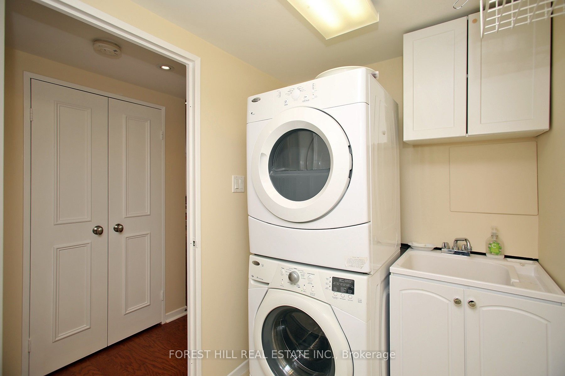 #1601 - 240 Heath Street Property Photo 15