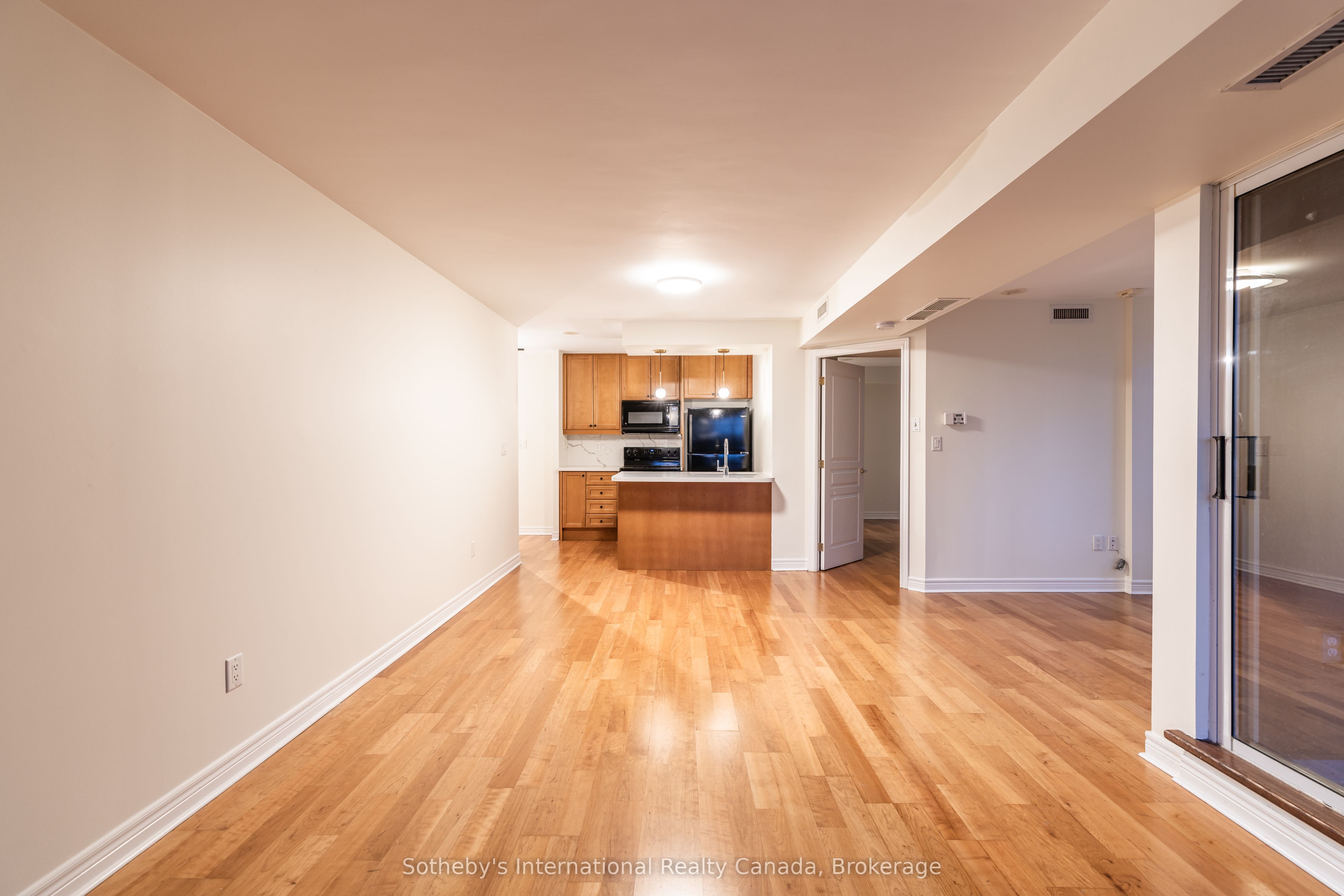 #901 - 100 Hayden Street Property Photo 9