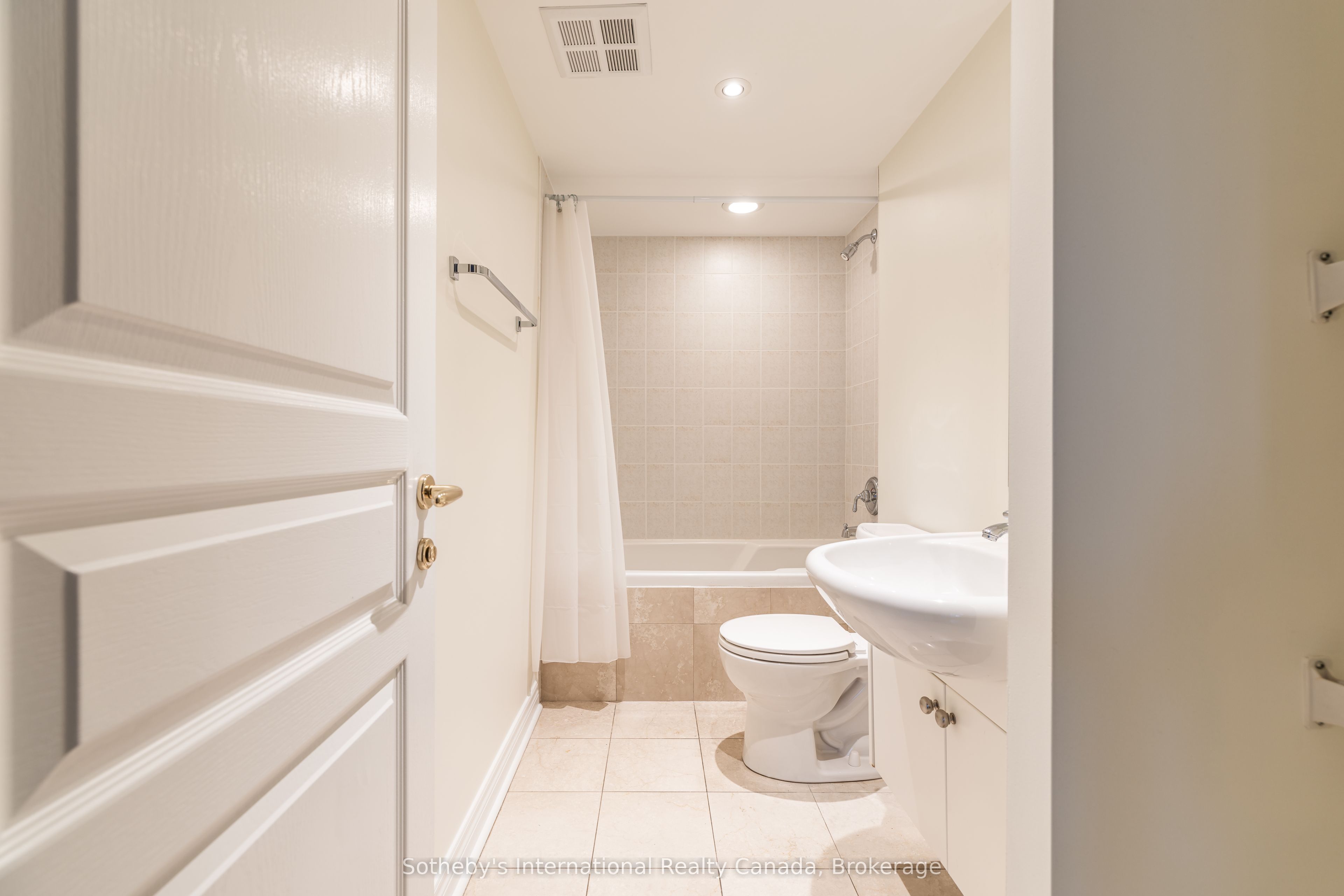 #901 - 100 Hayden Street Property Photo 25