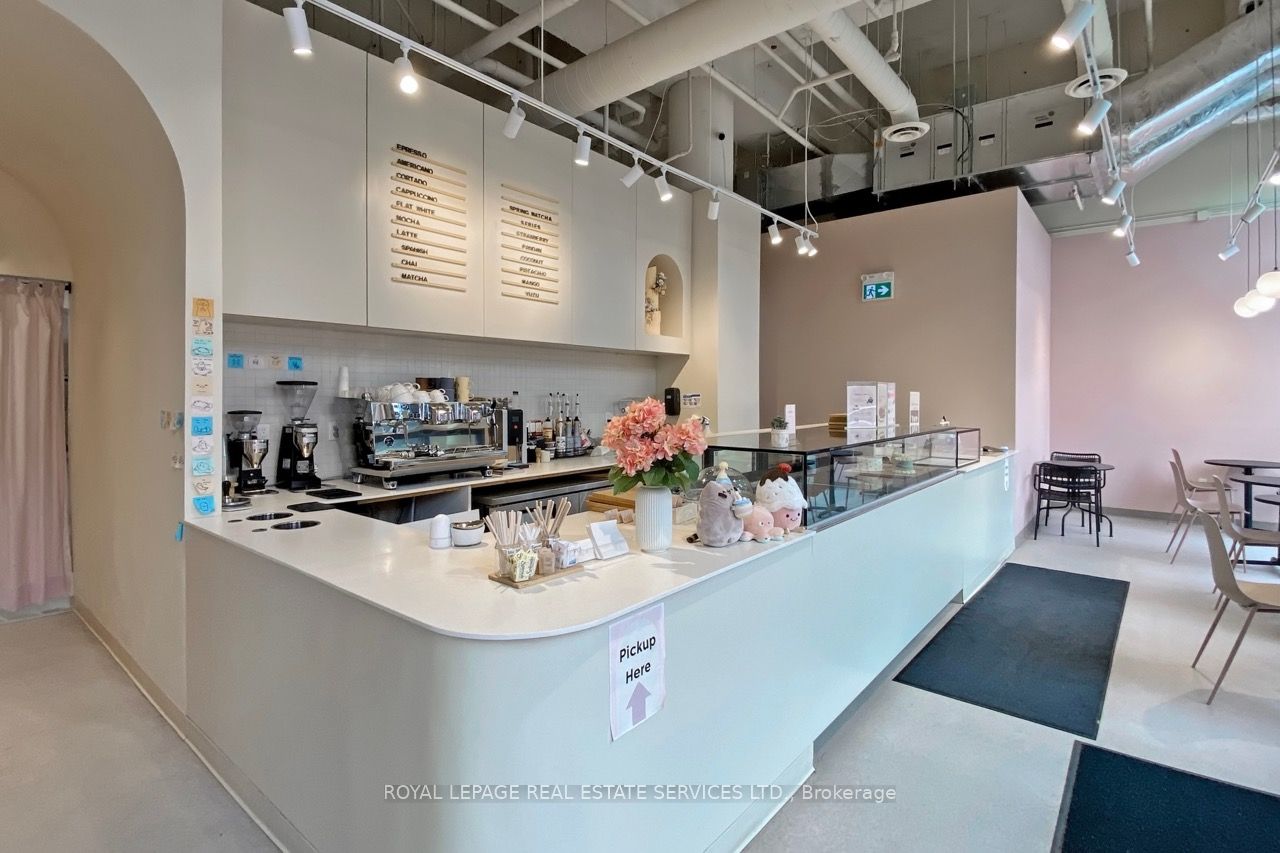 862 Dundas Street Property Photo 3