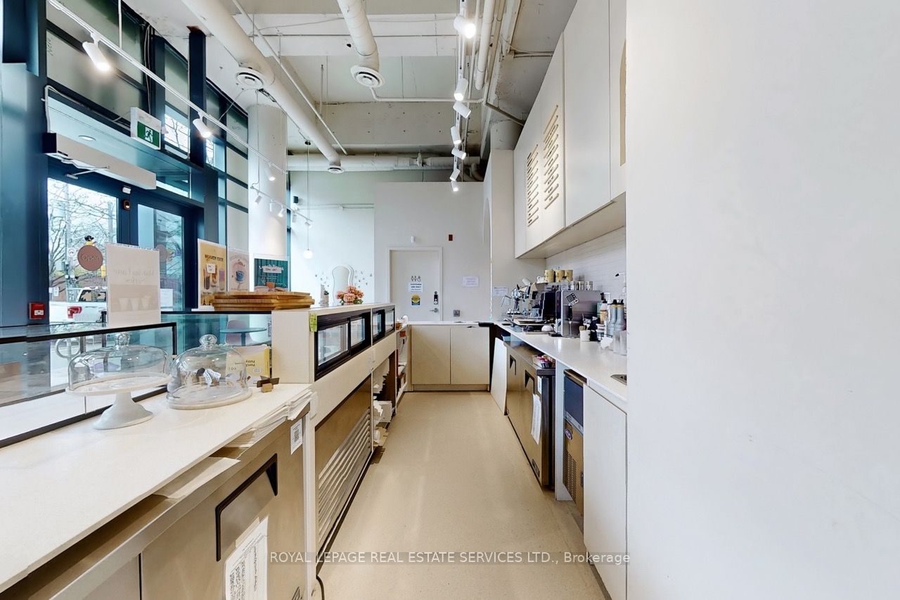 862 Dundas Street W Property Photo 16