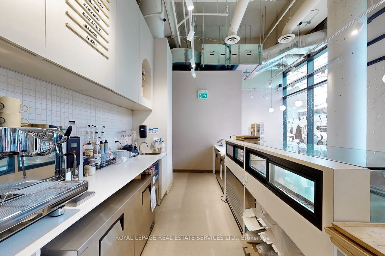 862 Dundas Street Property Photo 17