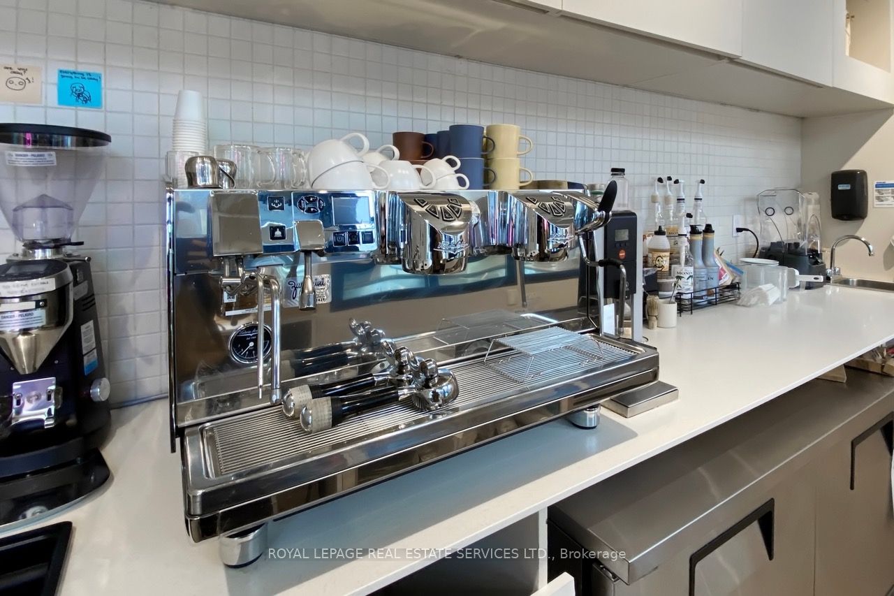 862 Dundas Street Property Photo 20