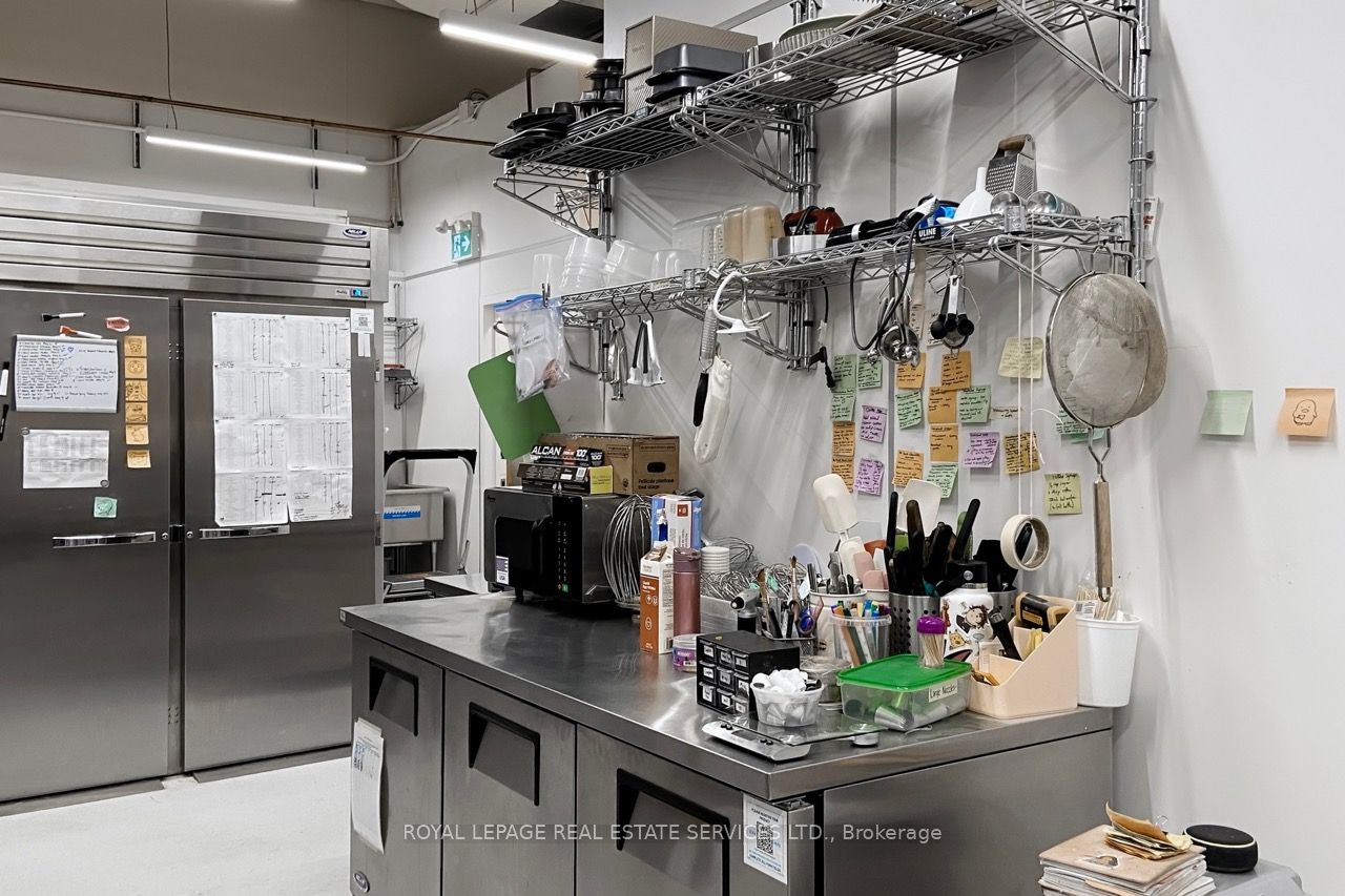 862 Dundas Street W Property Photo 26