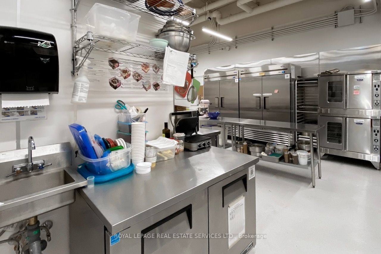 862 Dundas Street Property Photo 27