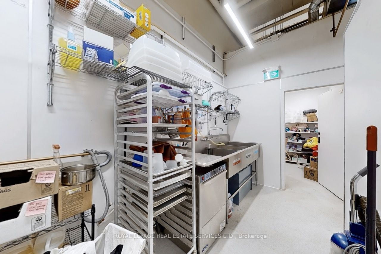 862 Dundas Street Property Photo 31