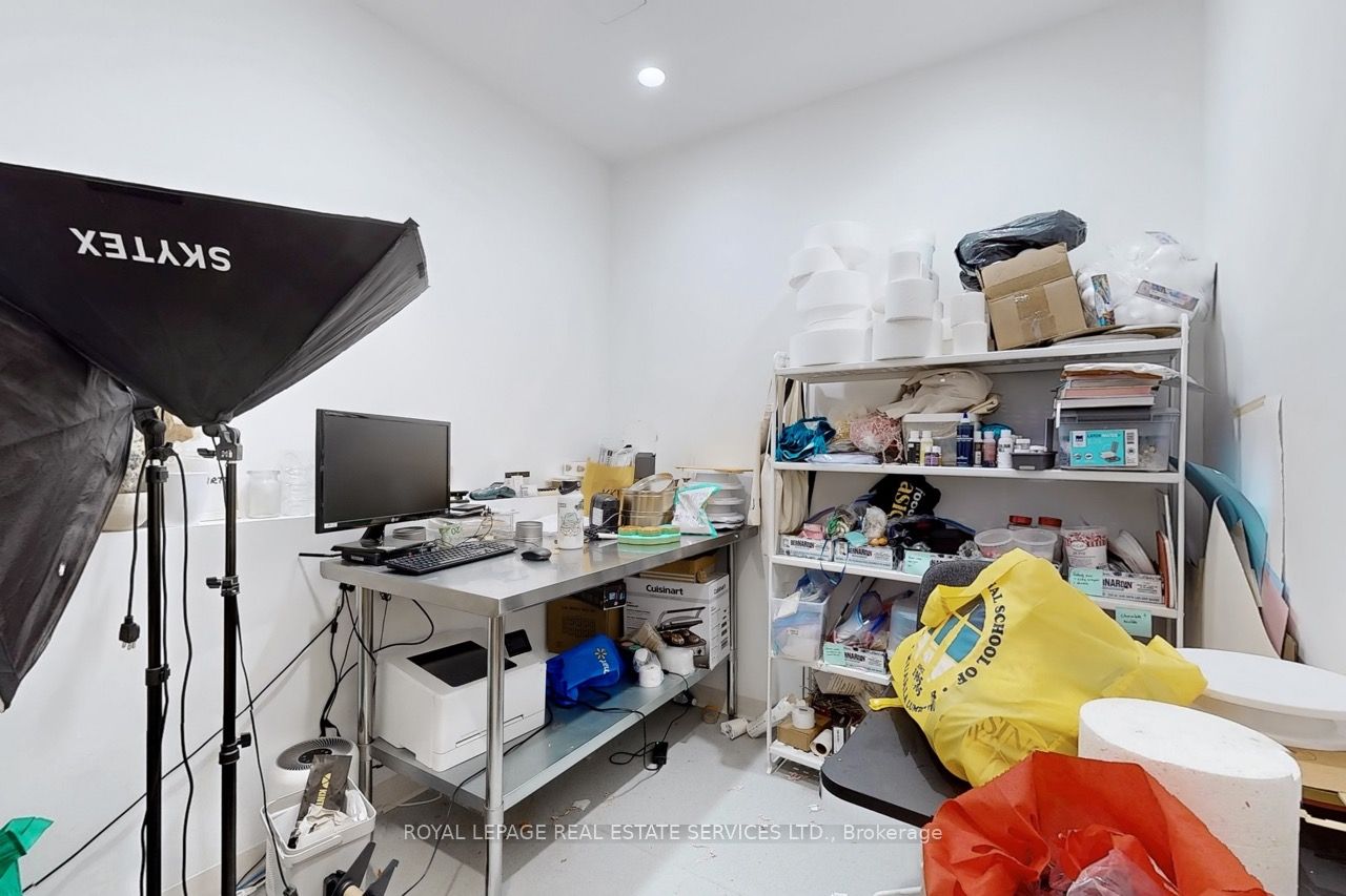 862 Dundas Street Property Photo 33