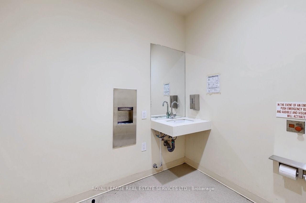 862 Dundas Street Property Photo 35