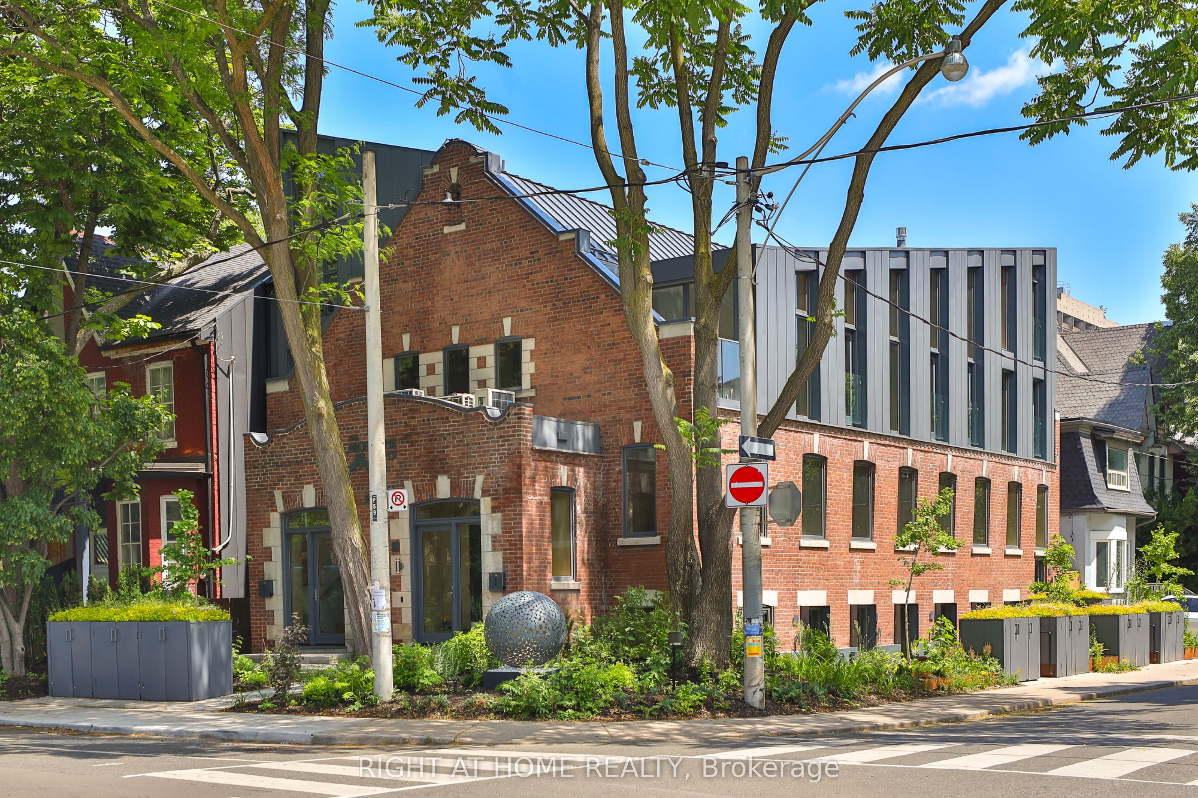#PH 1 - 225 Brunswick Avenue Property Photo 1