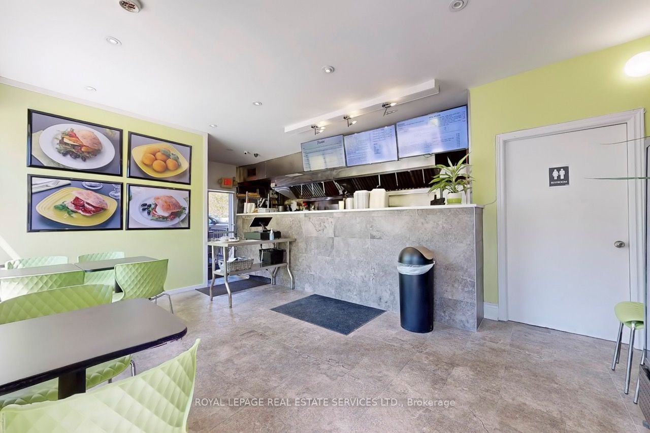 6 Fairlawn Avenue Property Photo 3