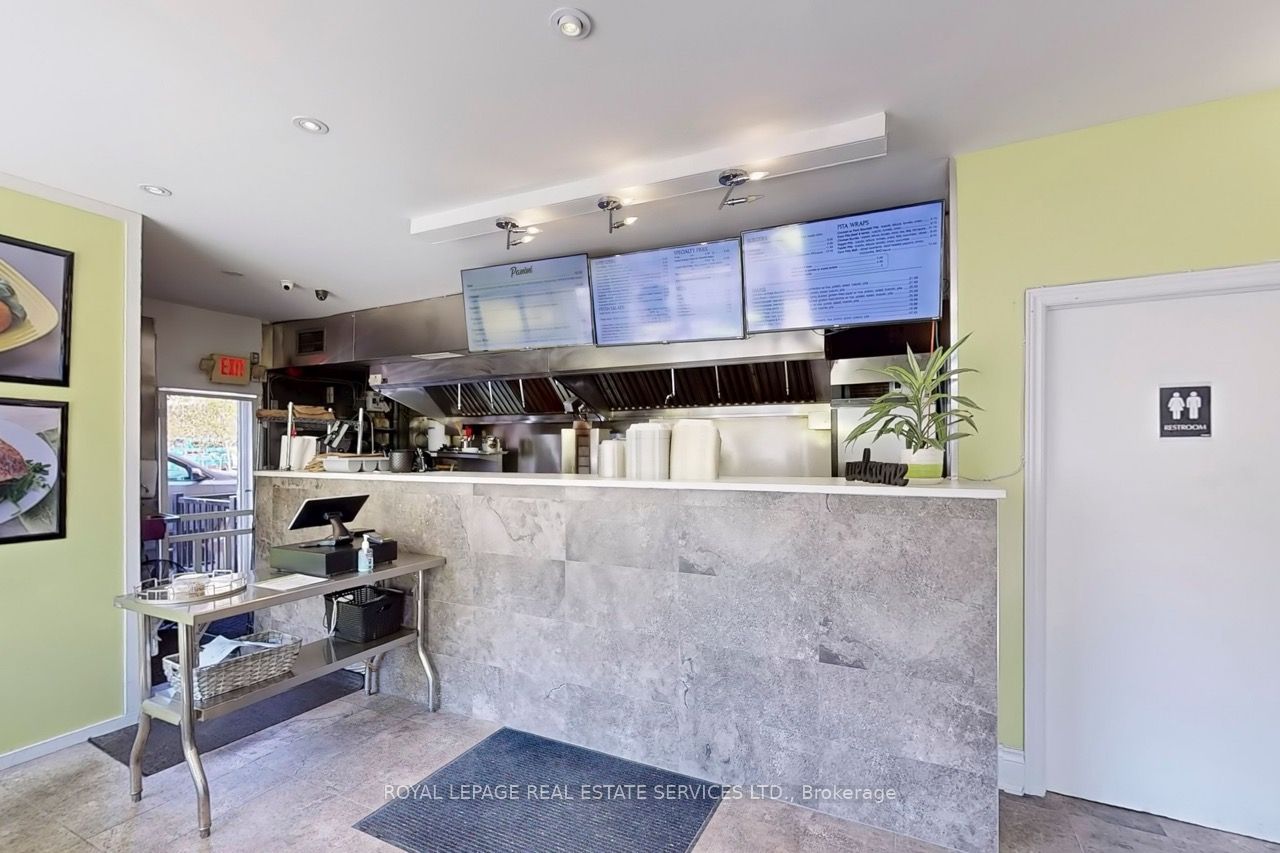 6 Fairlawn Avenue Property Photo 10