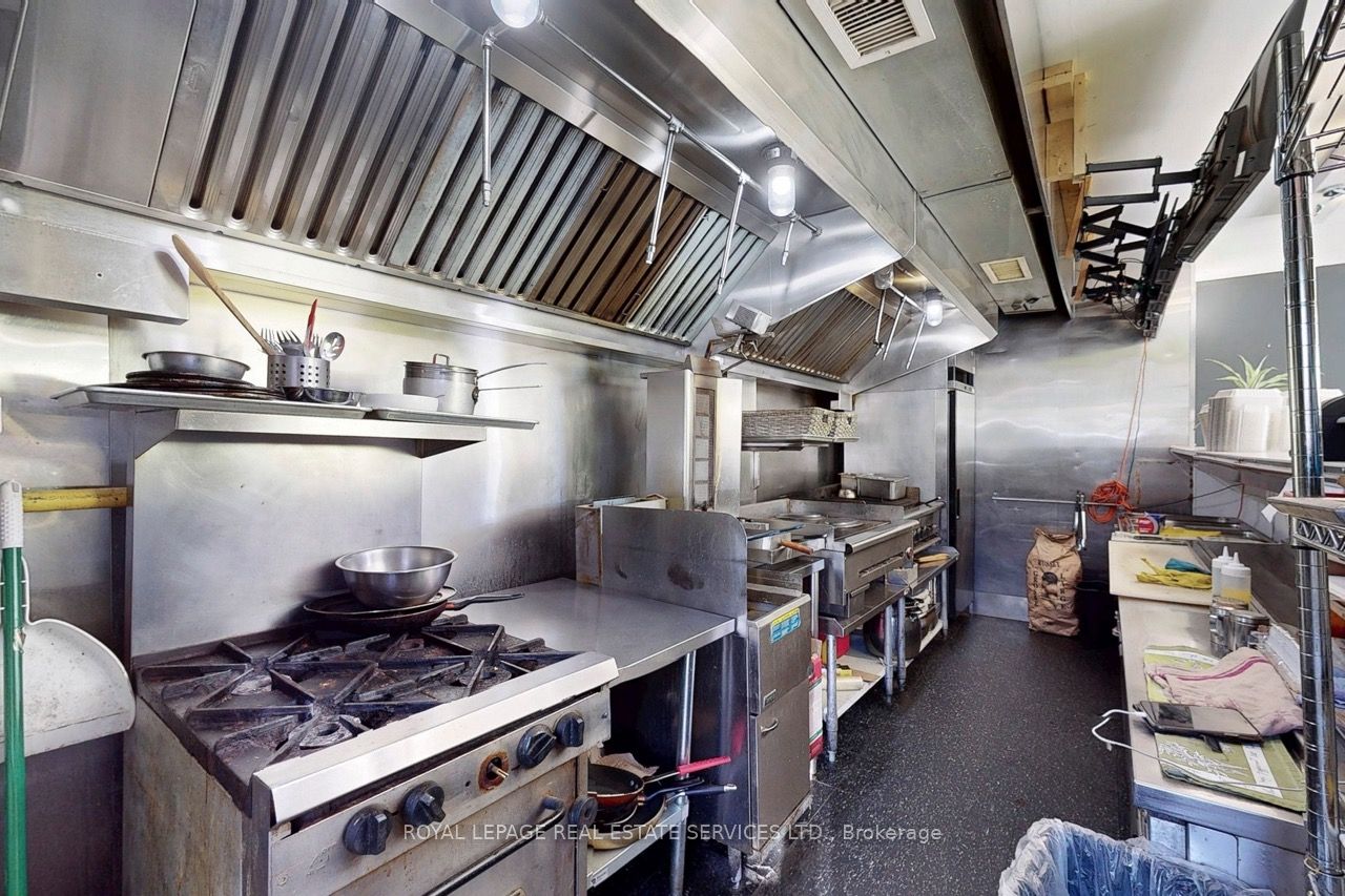 6 Fairlawn Avenue Property Photo 11