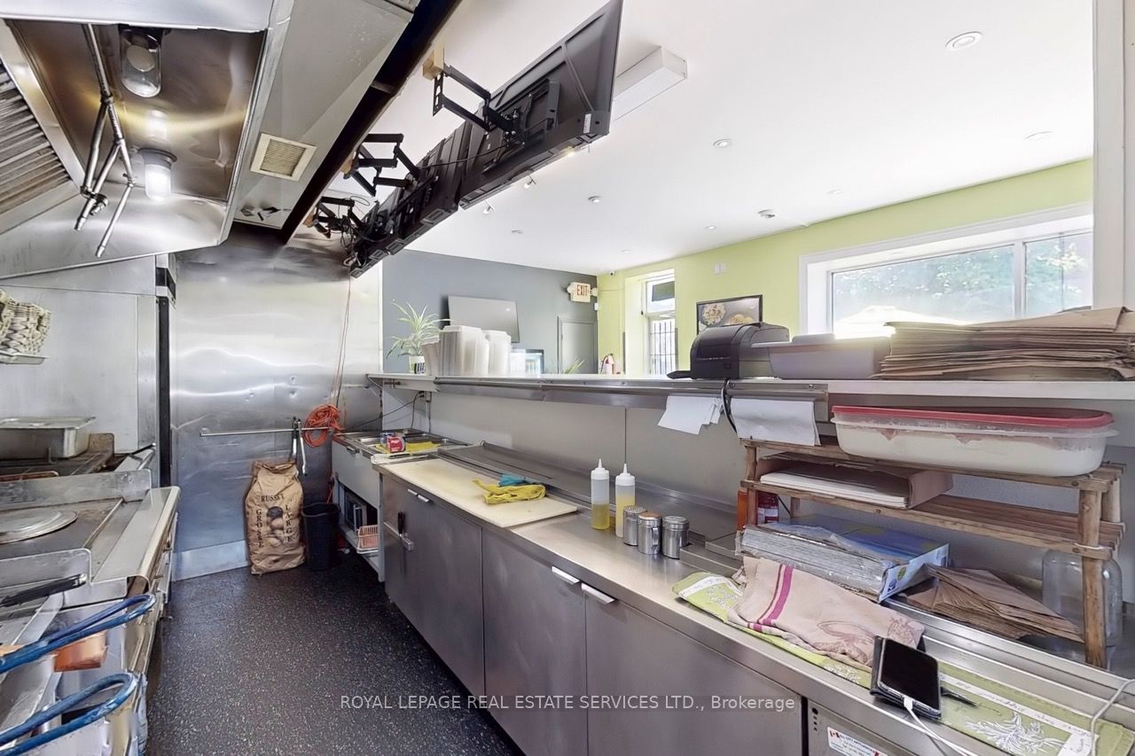 6 Fairlawn Avenue Property Photo 13