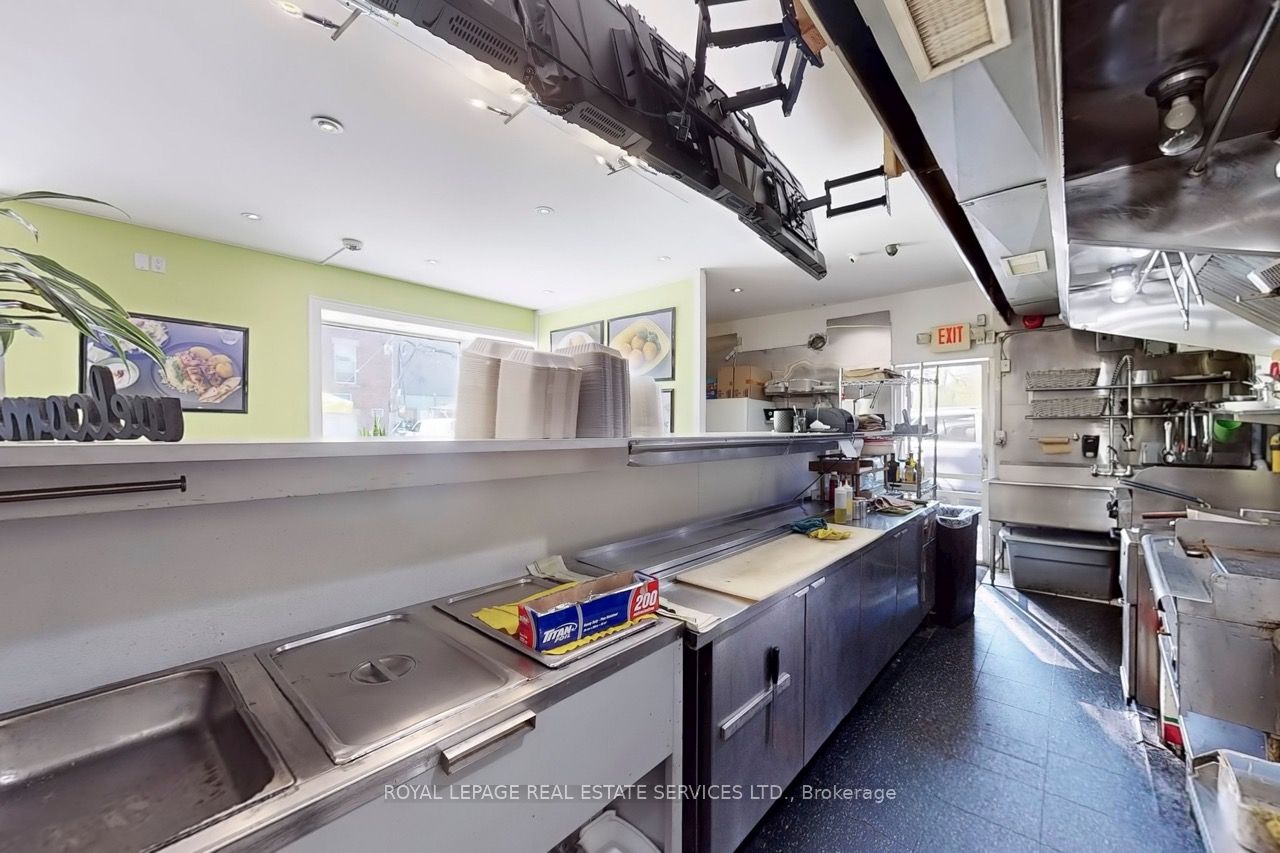 6 Fairlawn Avenue Property Photo 14