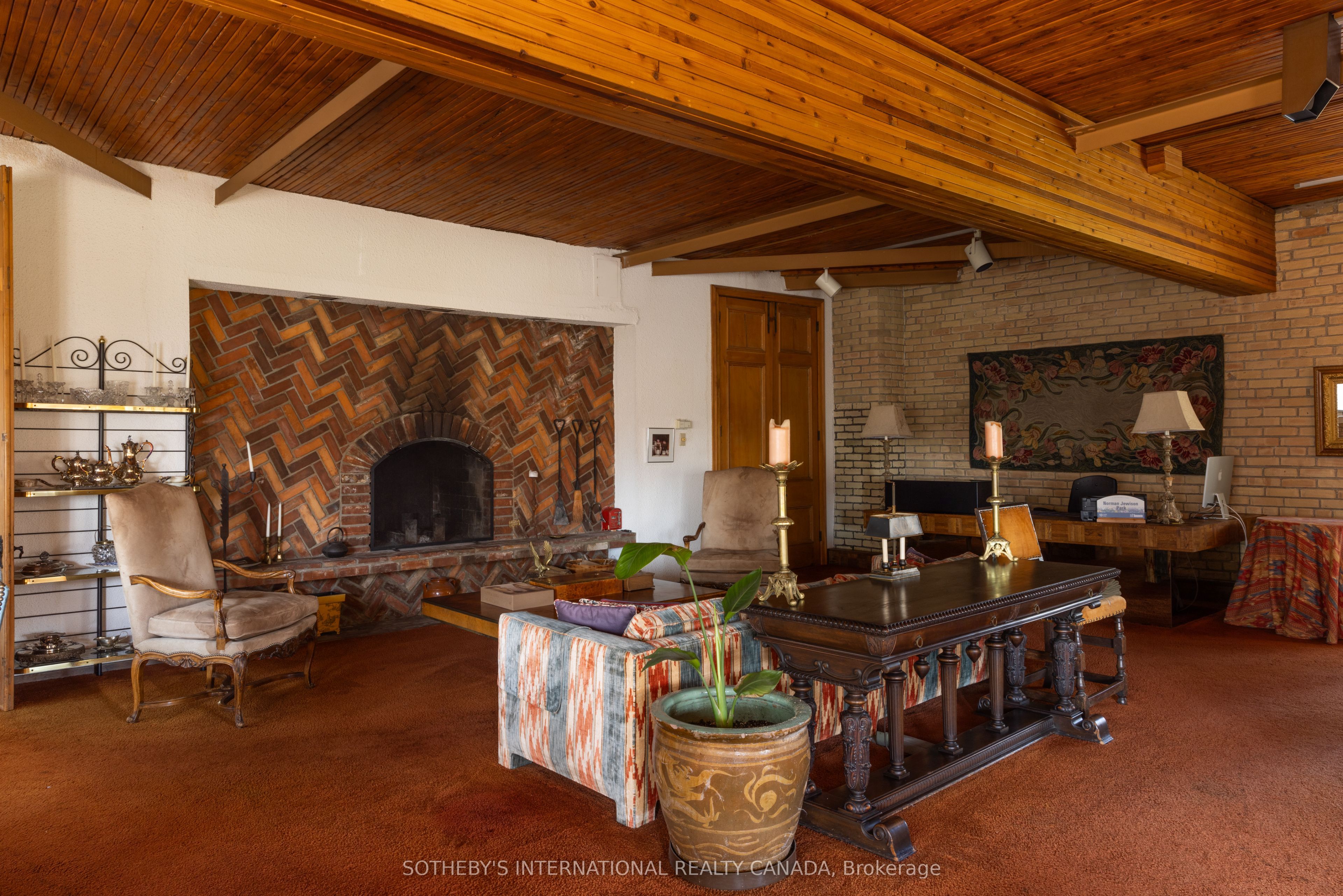 18 Gloucester Lane Property Photo 6
