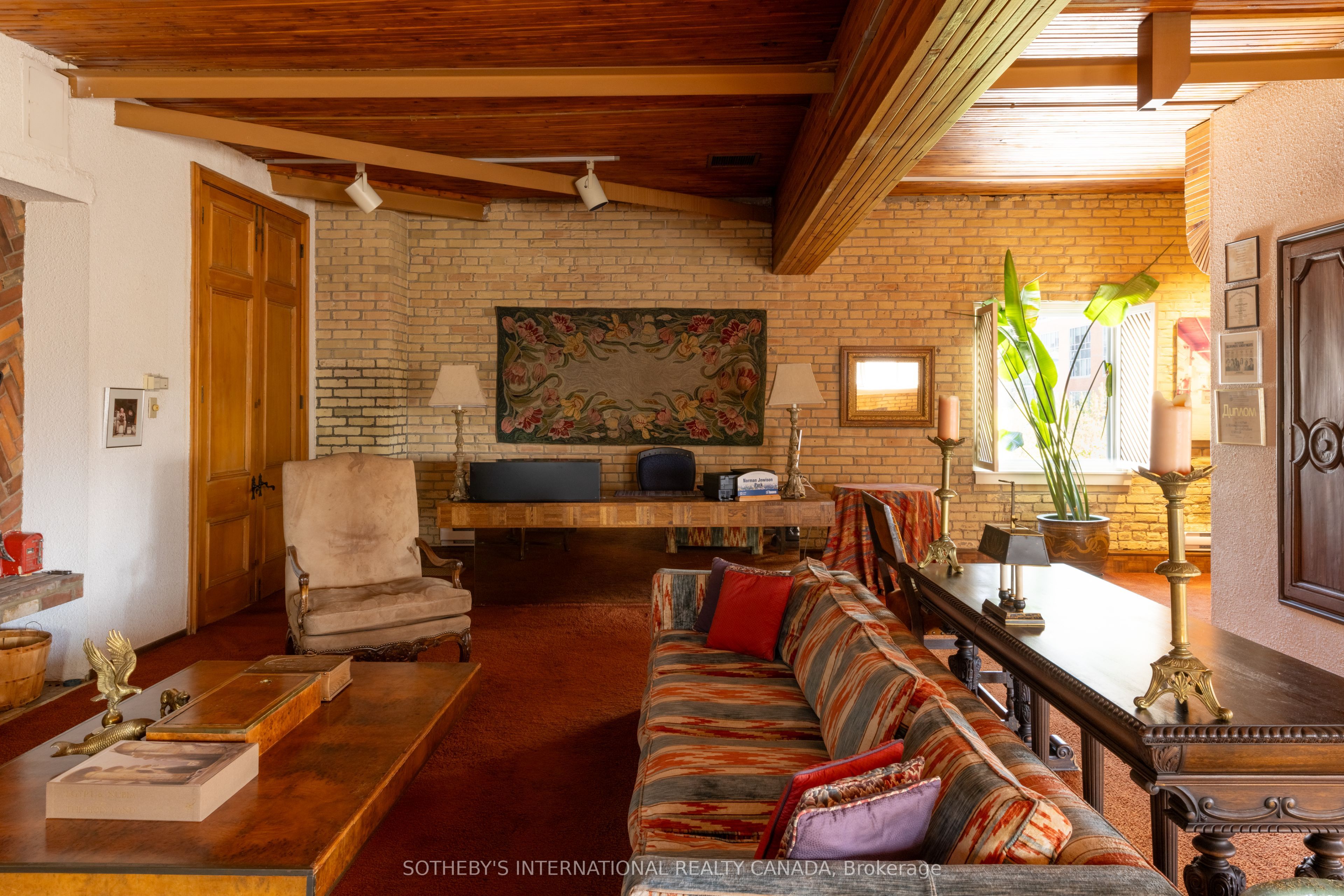 18 Gloucester Lane Property Photo 8