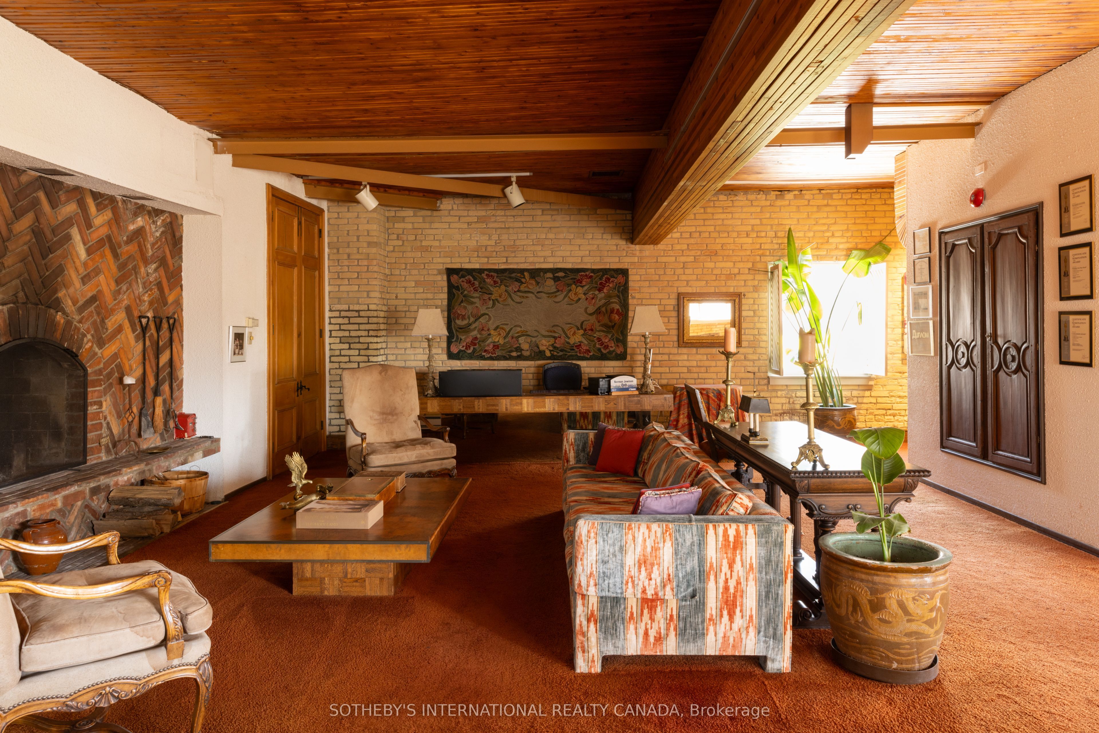18 Gloucester Lane Property Photo 9