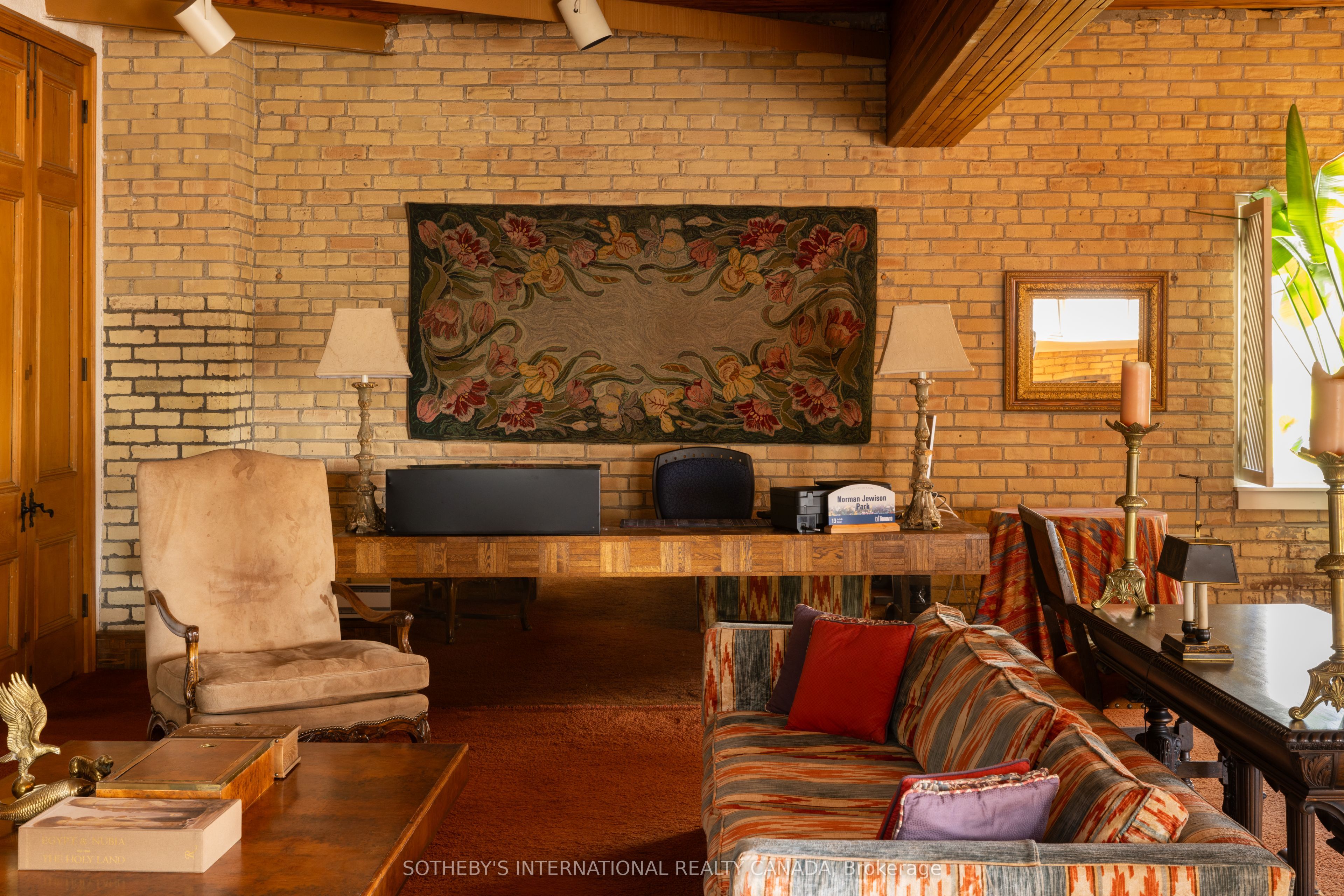 18 Gloucester Lane Property Photo 10