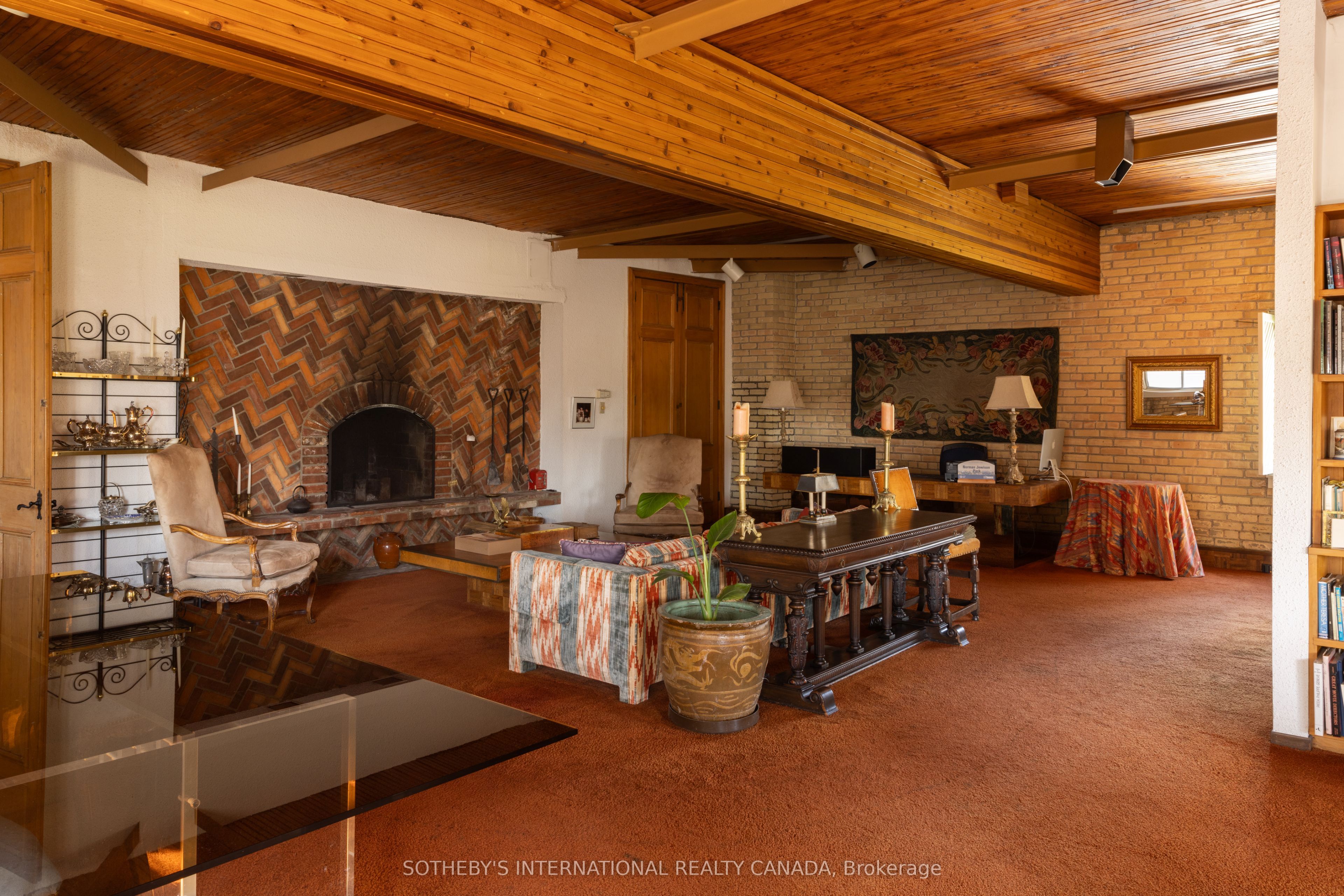18 Gloucester Lane Property Photo 11