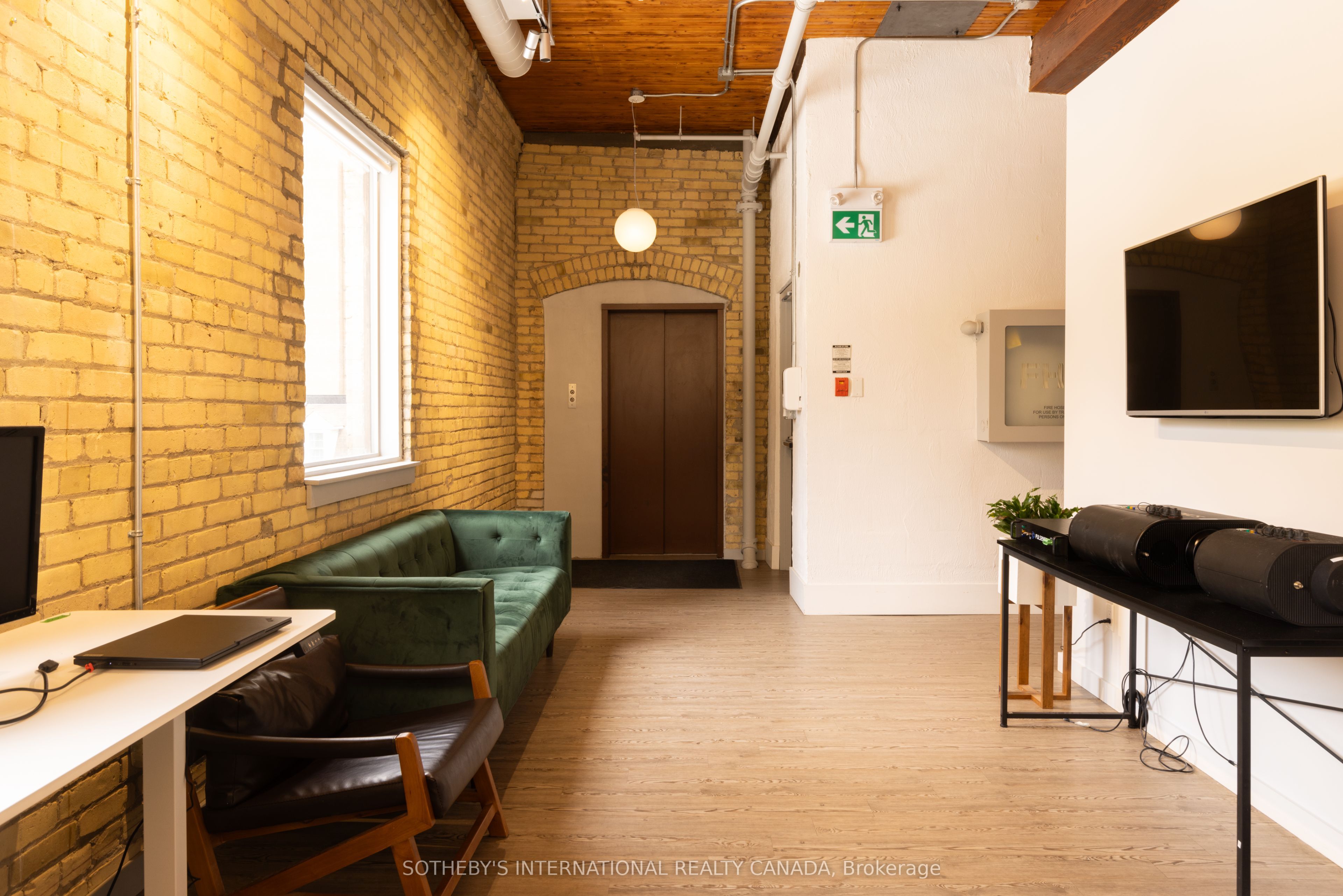 18 Gloucester Lane Property Photo 36