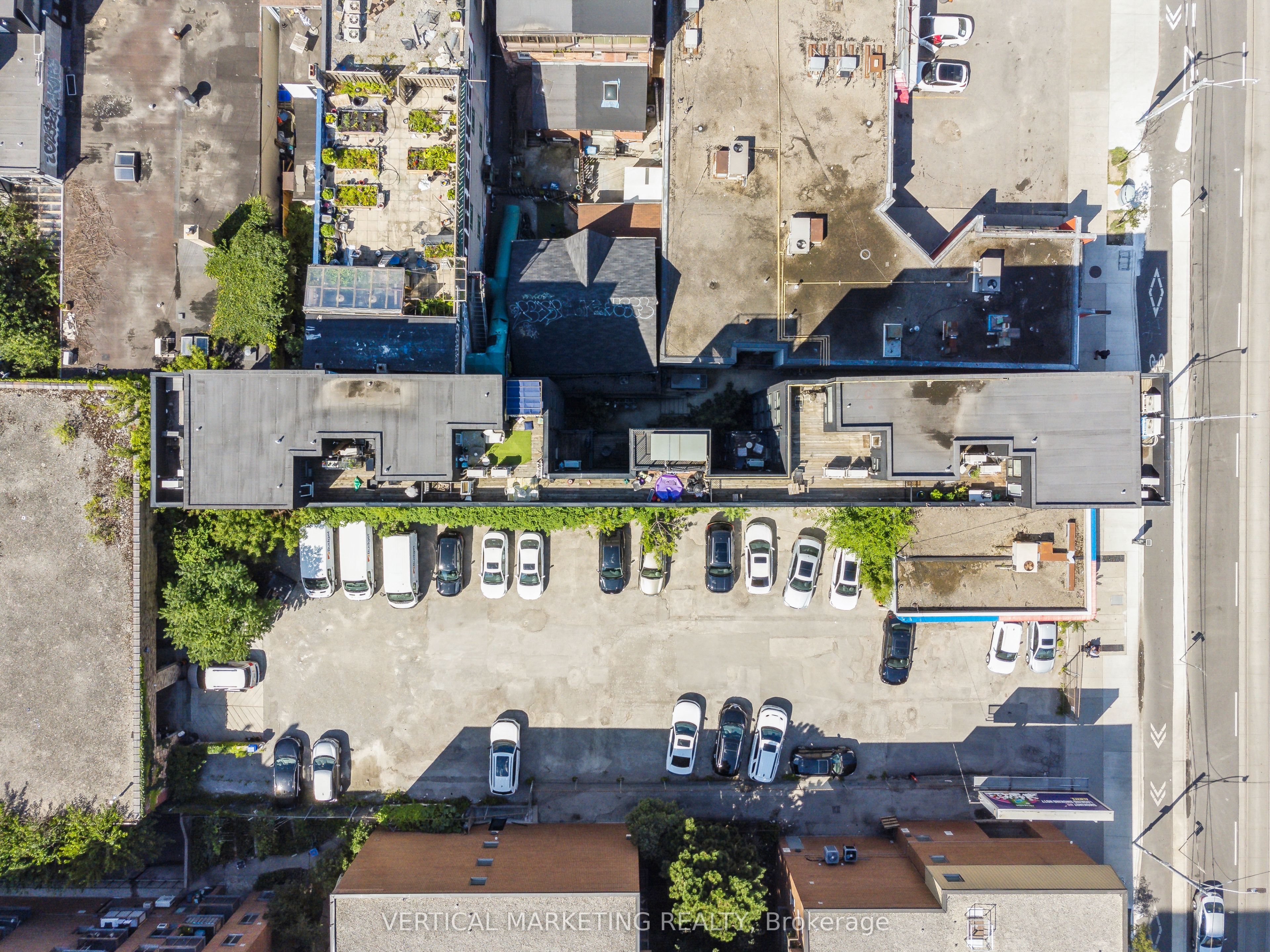 335 College Street Property Photo 5