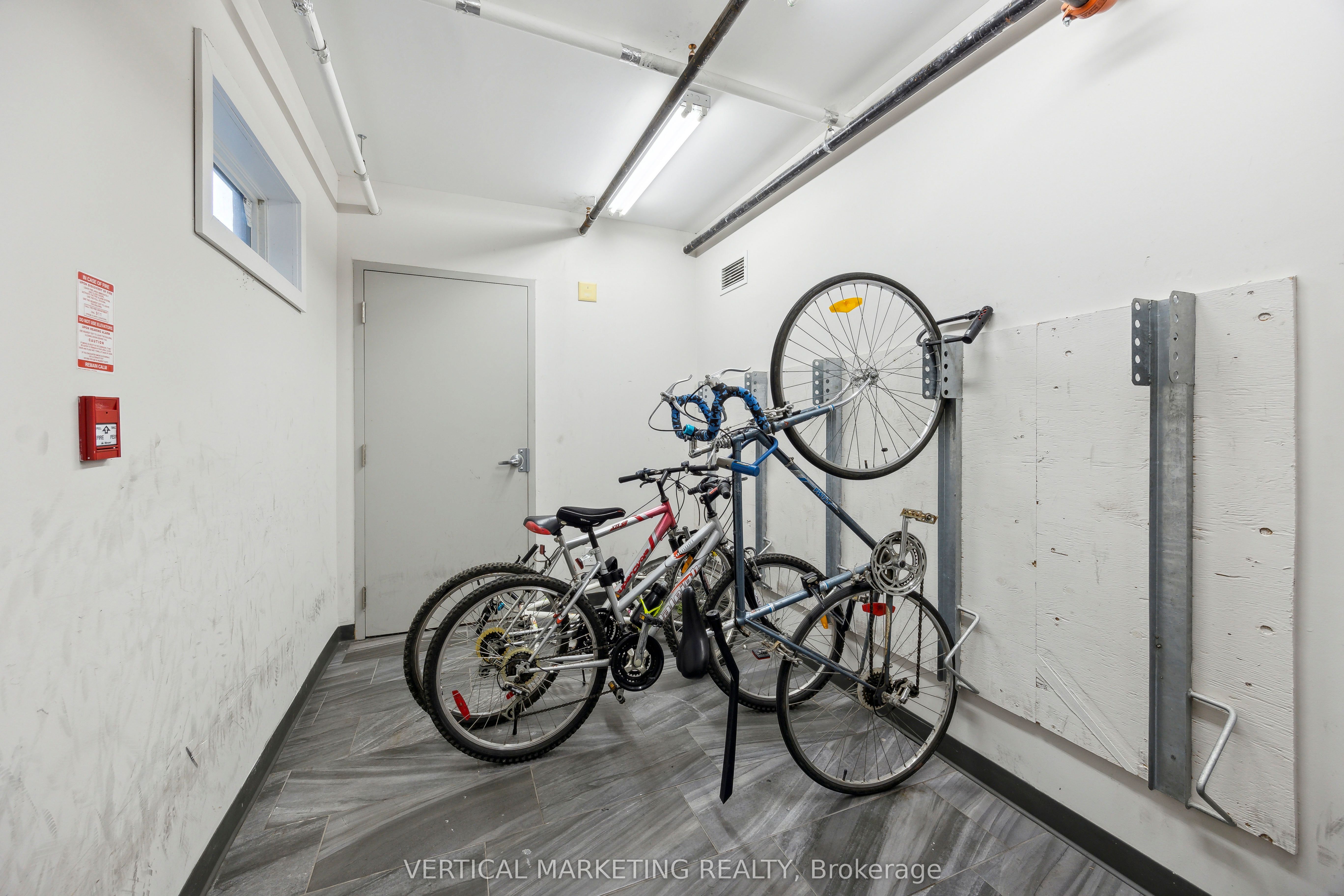 335 College Street Property Photo 11