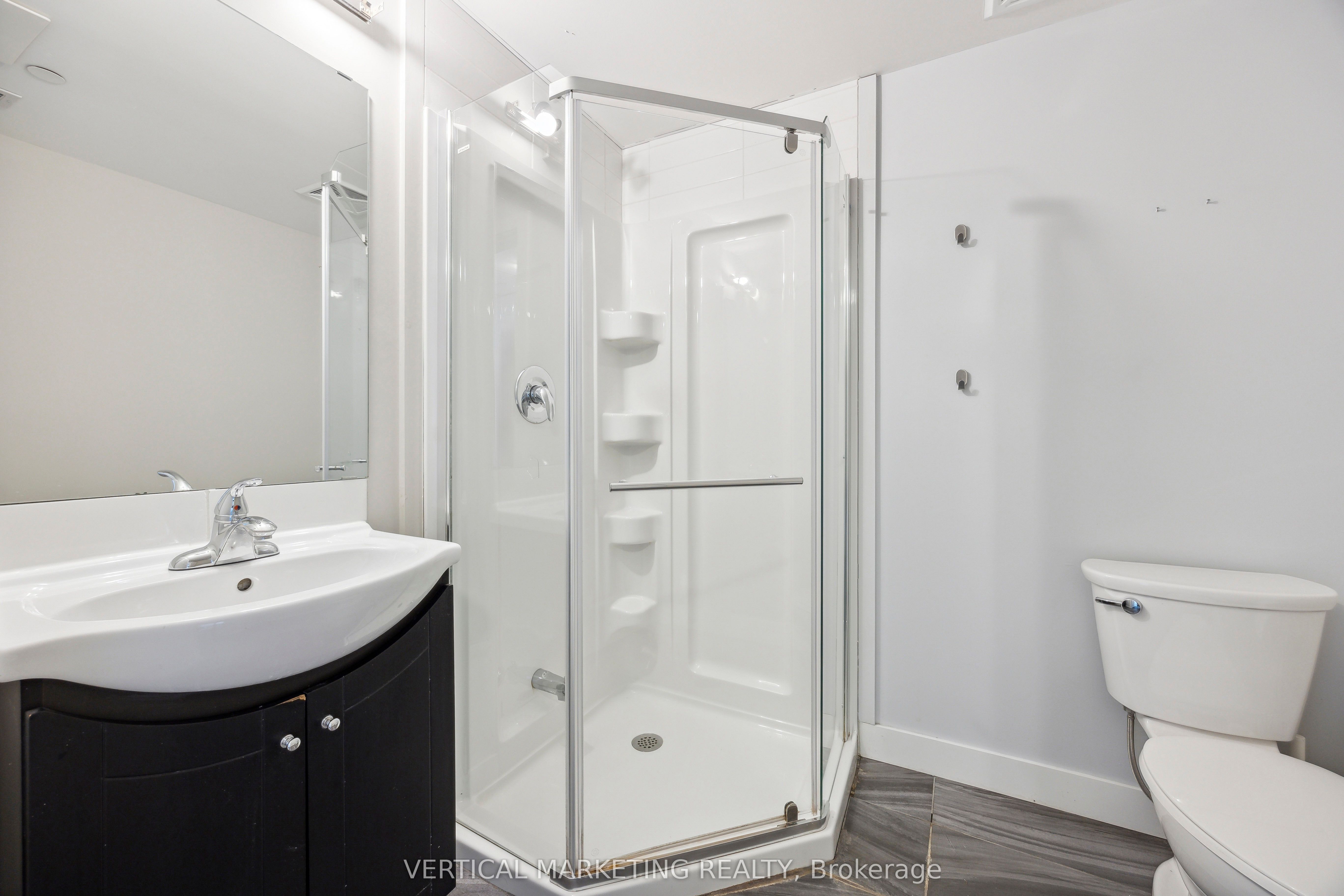 335 College Street Property Photo 17