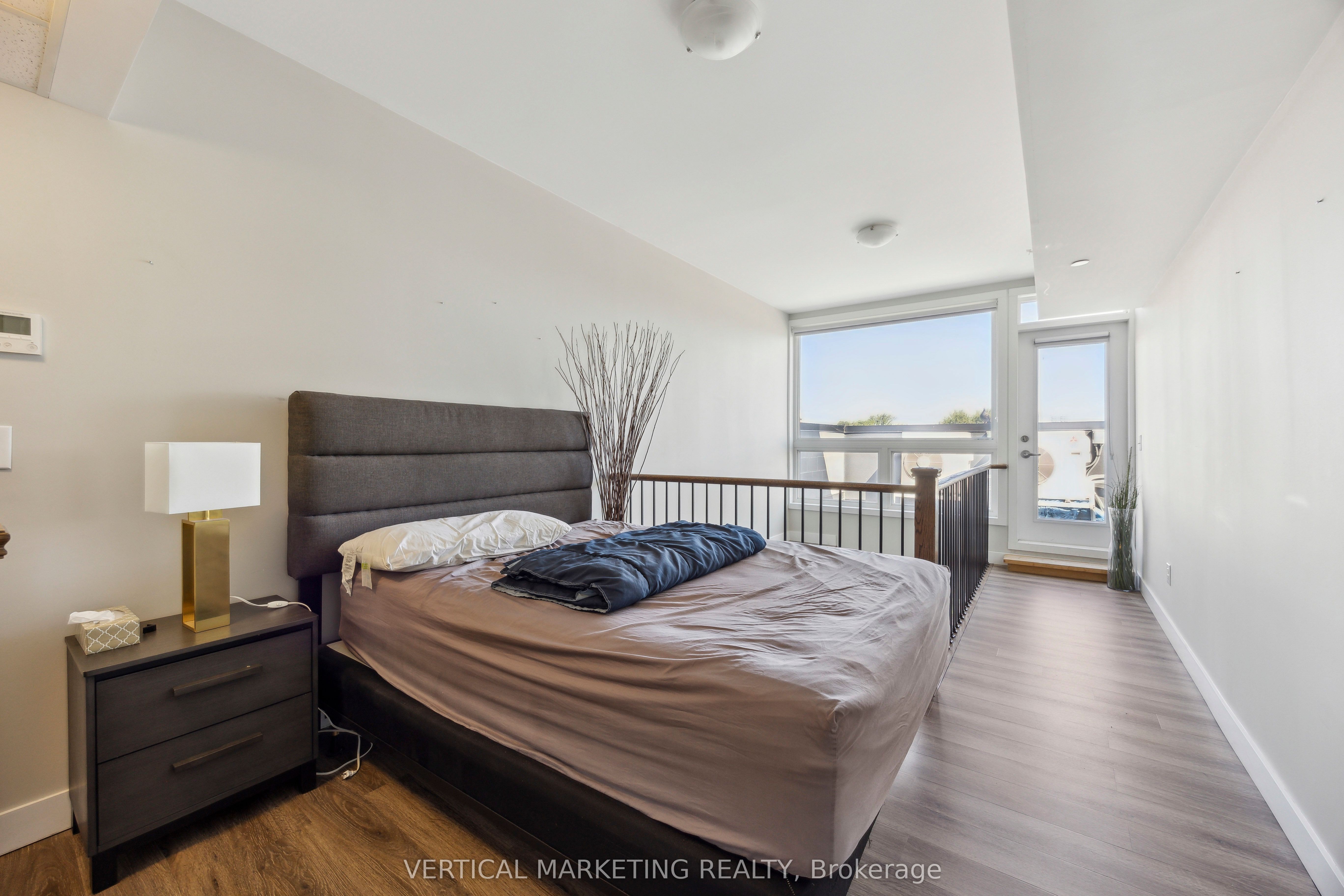 335 College Street Property Photo 18