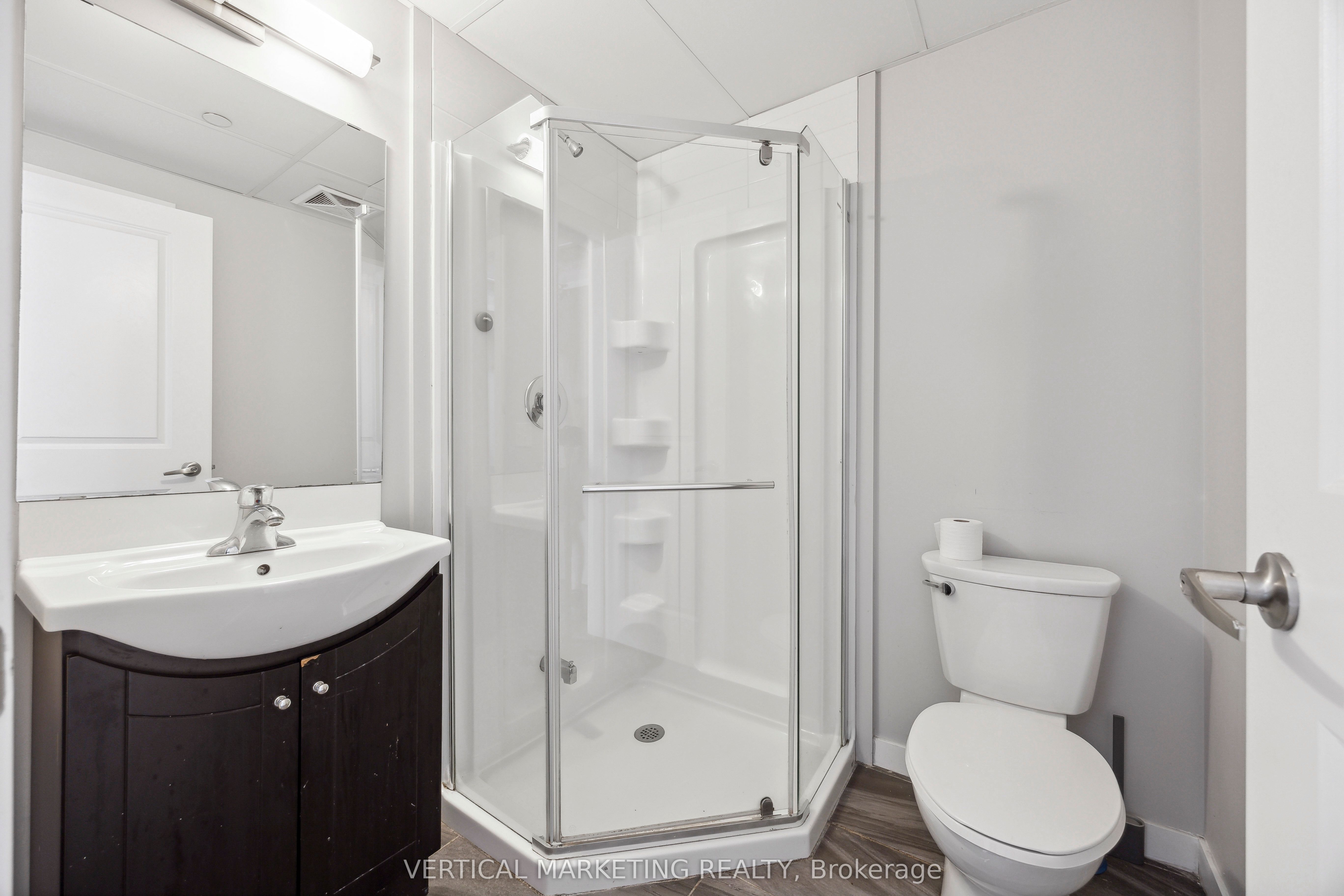 335 College Street Property Photo 25