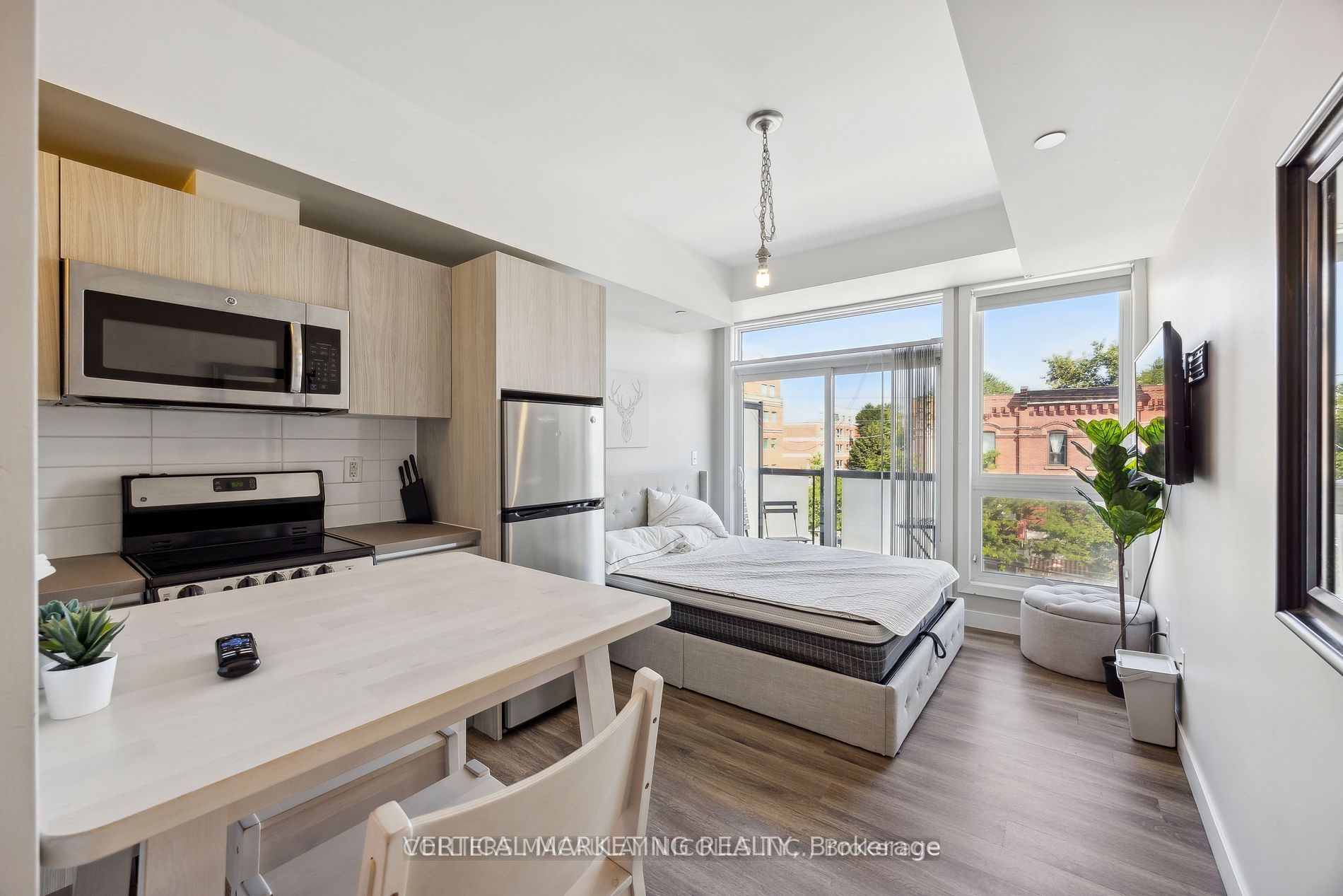 335 College Street Property Photo 45