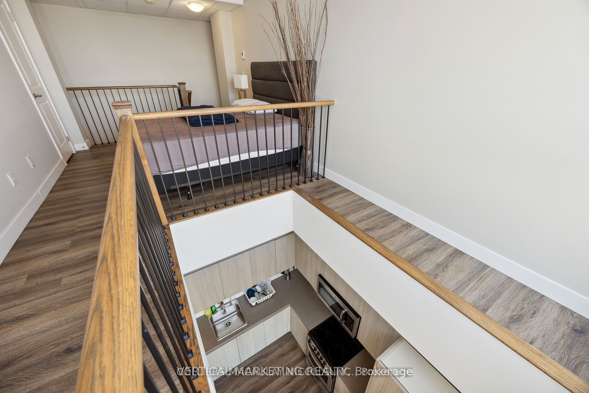 335 College Street Property Photo 49
