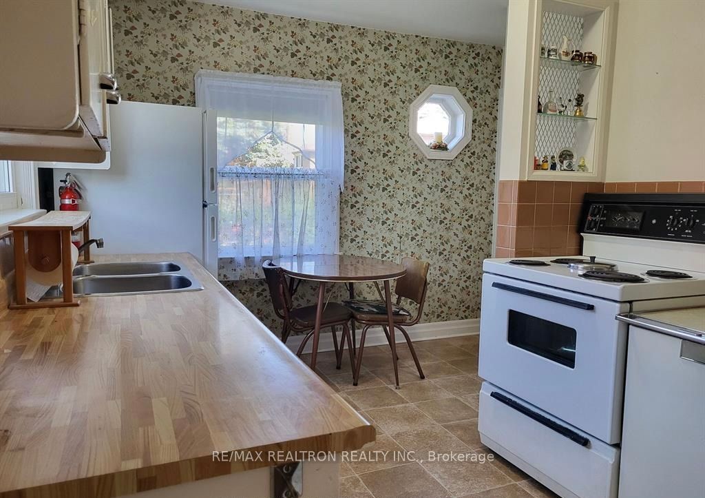 52 Patrick Boulevard Property Photo 8