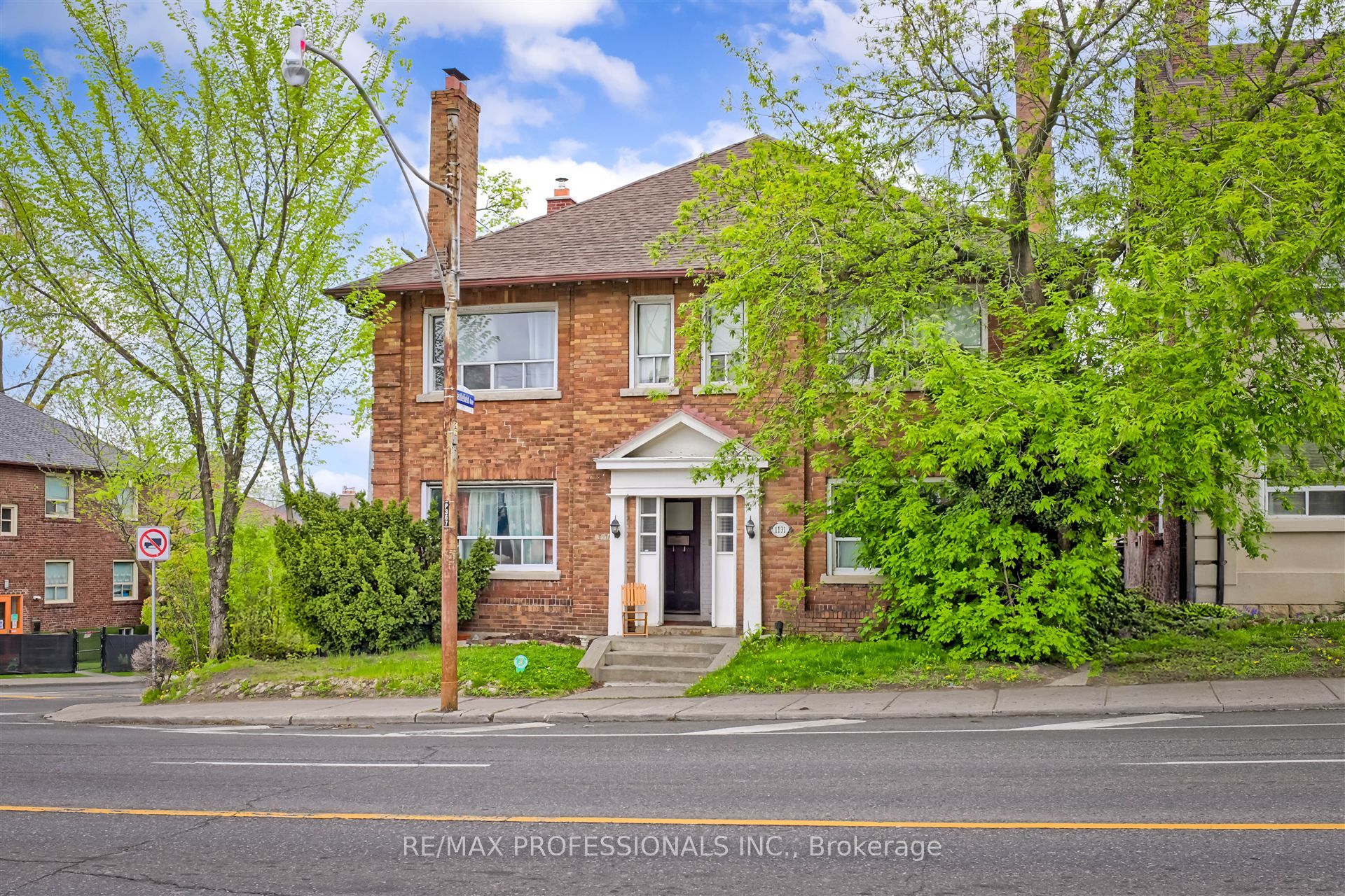 1131 & 1131a Avenue Road Property Photo 1
