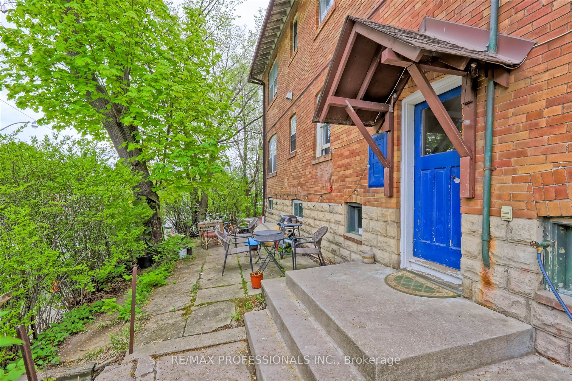 1131 & 1131a Avenue Road Property Photo 6