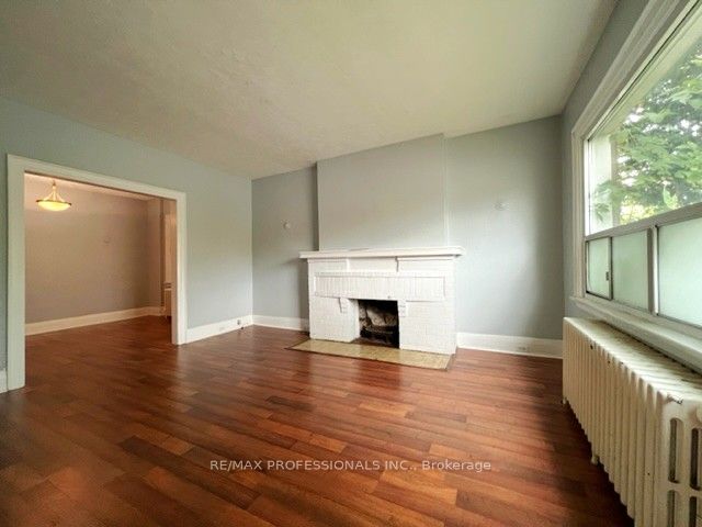 1131 & 1131a Avenue Road Property Photo 10