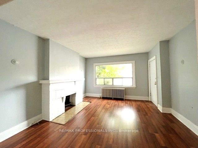 1131 & 1131a Avenue Road Property Photo 11