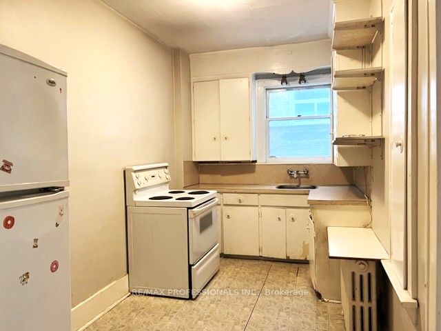 1131 & 1131a Avenue Road Property Photo 13
