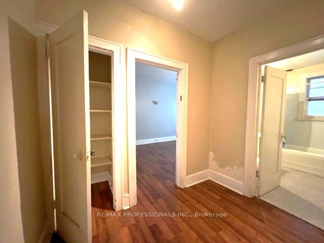 1131 & 1131a Avenue Road Property Photo 14
