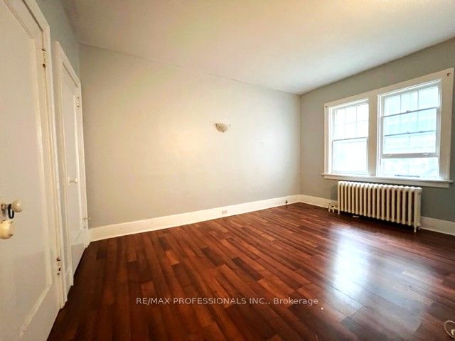 1131 & 1131a Avenue Road Property Photo 16