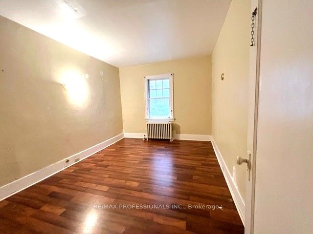 1131 & 1131a Avenue Road Property Photo 17