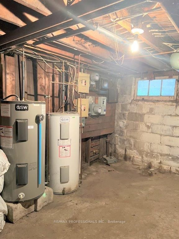 1131 & 1131a Avenue Road Property Photo 18