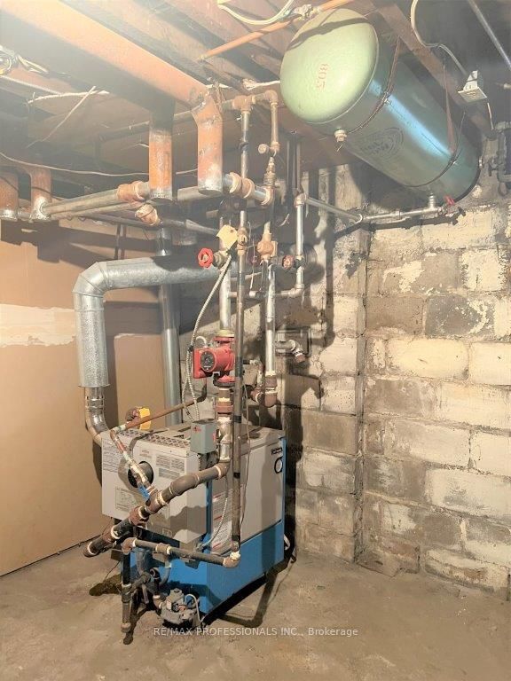 1131 & 1131a Avenue Road Property Photo 20