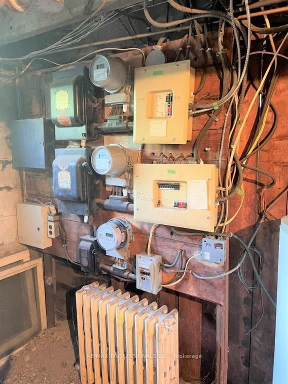 1131 & 1131a Avenue Road Property Photo 23