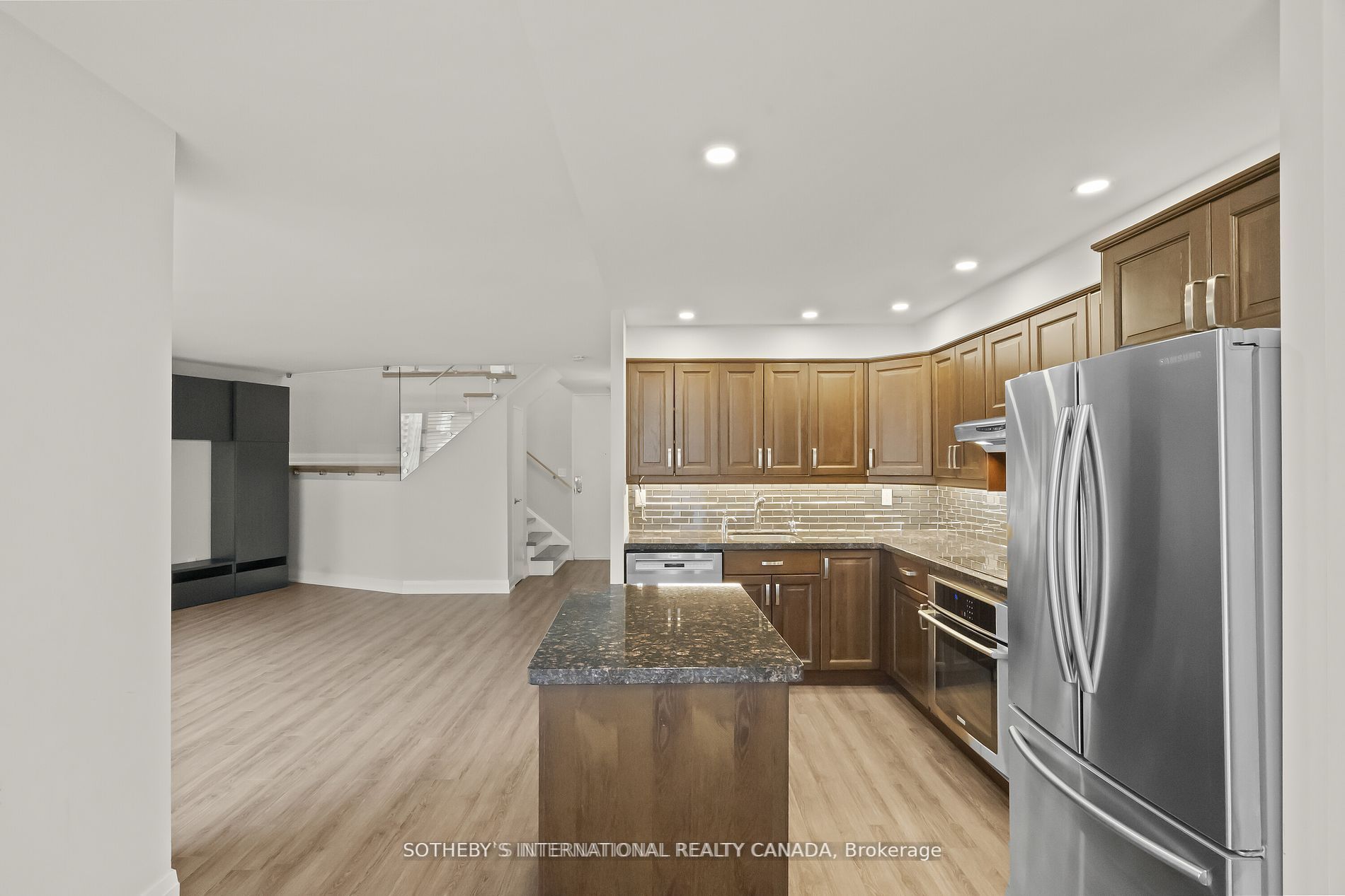 33 Harbour Square 2208 Property Photo 9