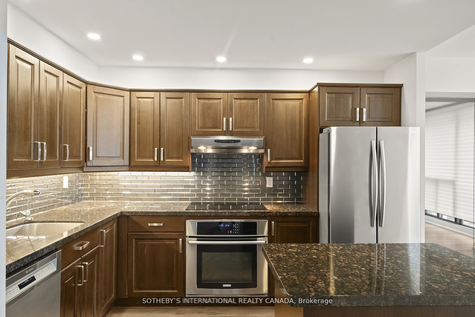 33 Harbour Square 2208 Property Photo 11