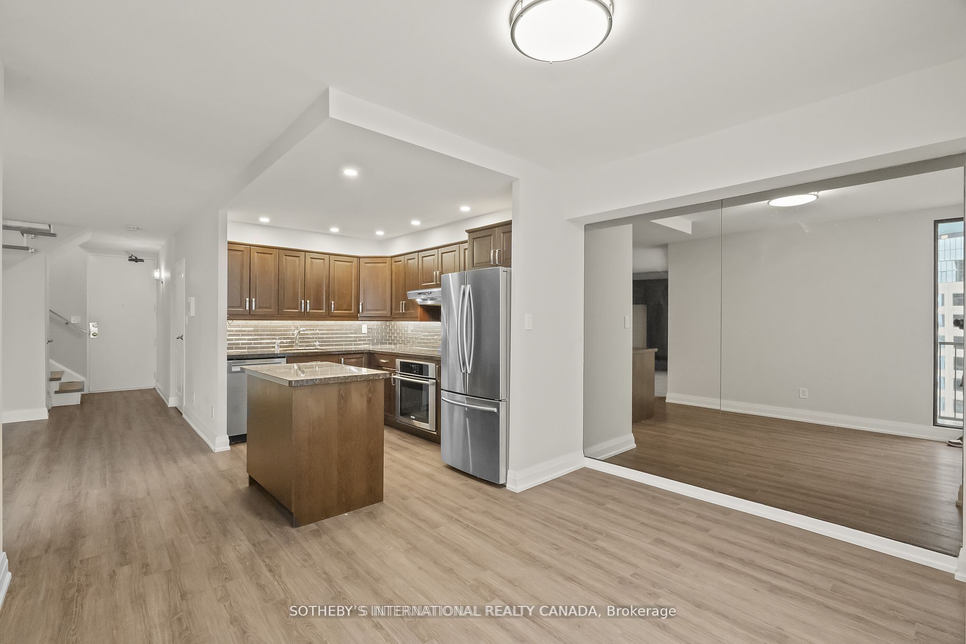33 Harbour Square 2208 Property Photo 13