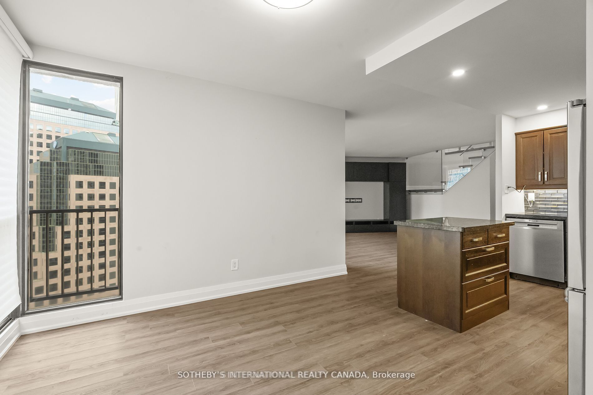 33 Harbour Square 2208 Property Photo 14