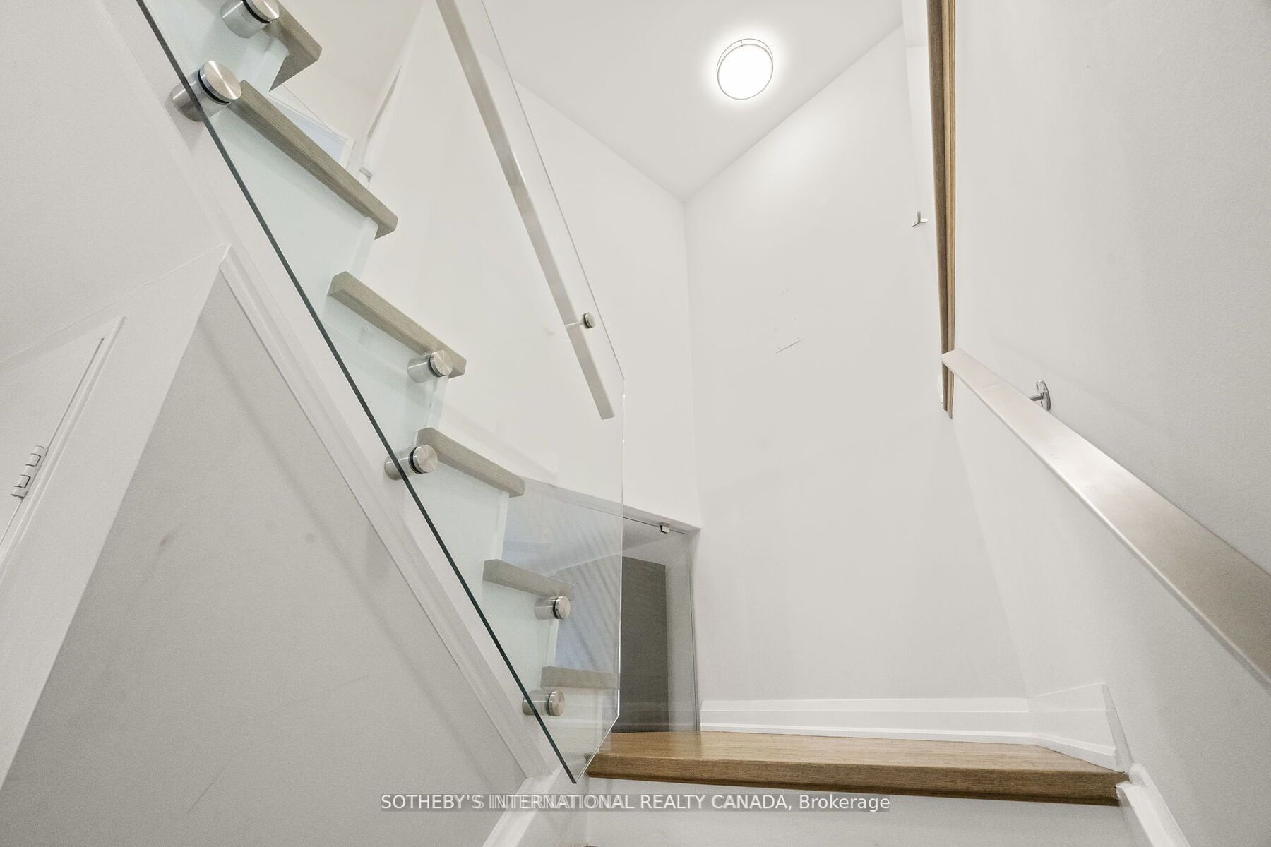 33 Harbour Square 2208 Property Photo 15