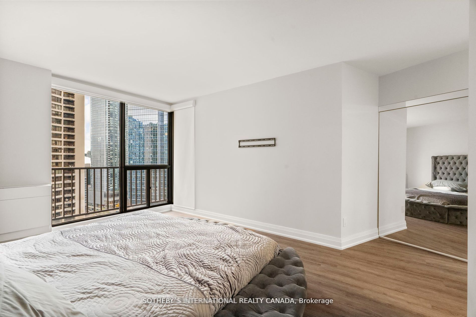 33 Harbour Square 2208 Property Photo 17