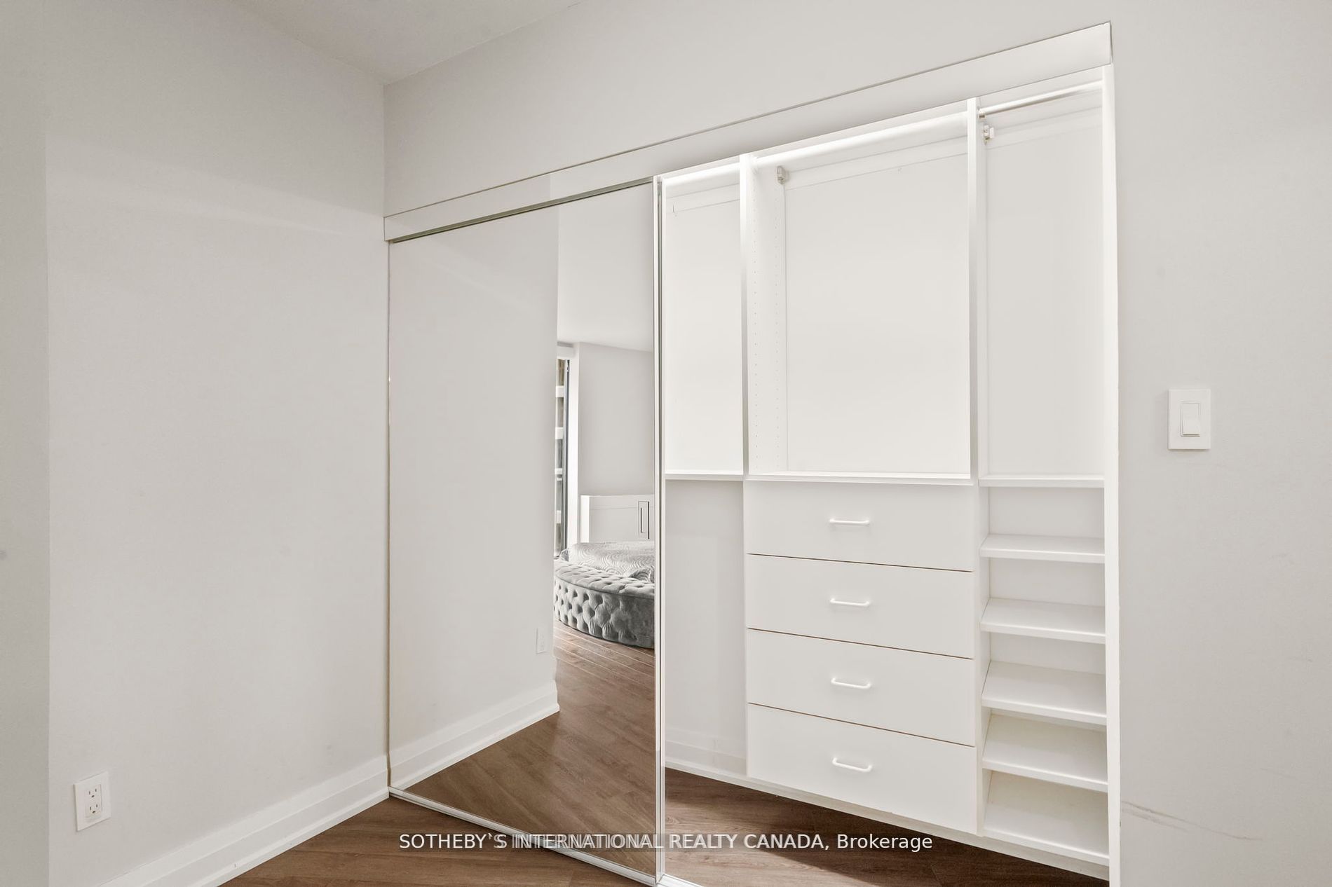 33 Harbour Square 2208 Property Photo 19